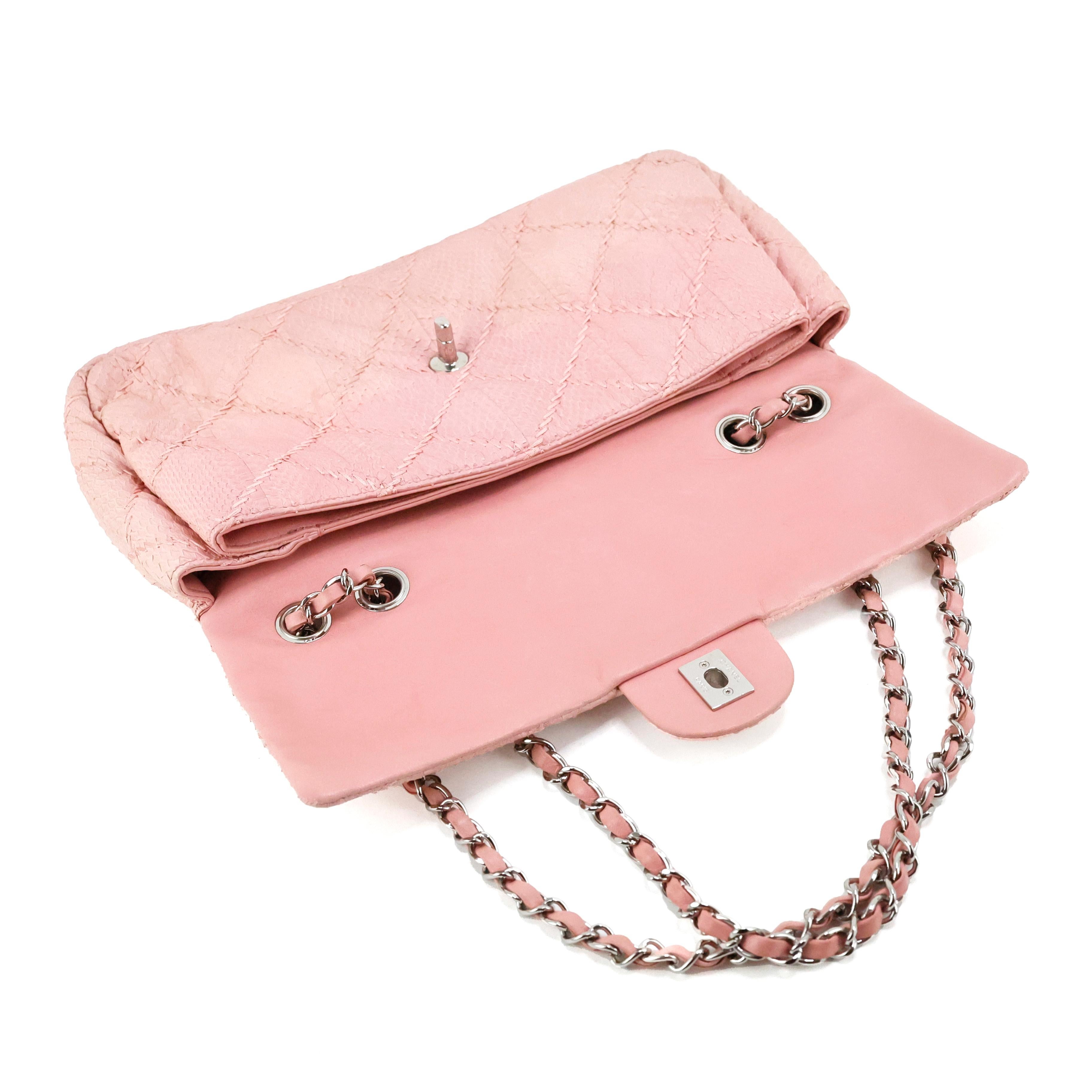 Chanel Classic Flap Bag in light pink Python leather For Sale 1