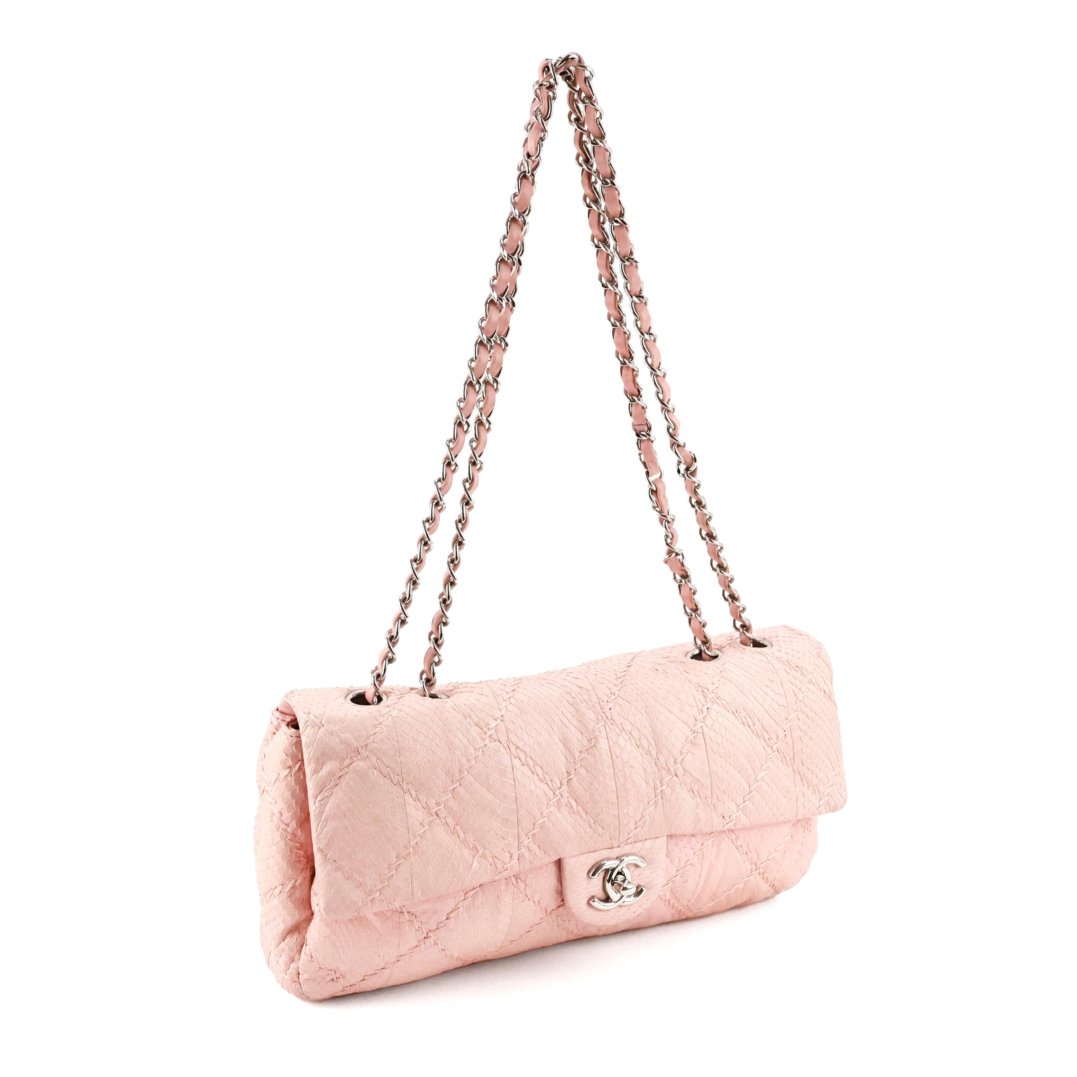 Chanel Classic Flap Bag in light pink Python leather For Sale 2