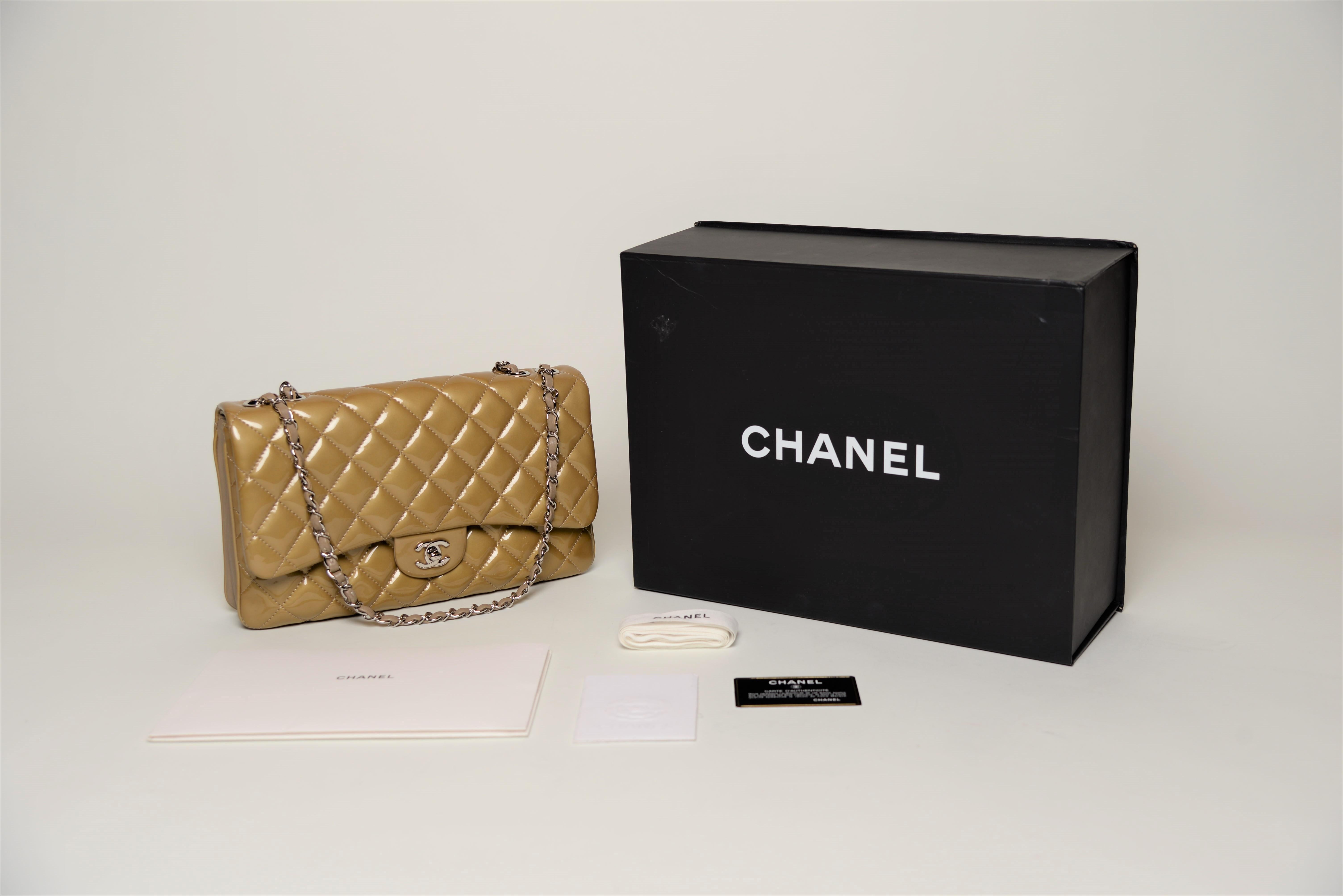 From the collection of Savineti we offer this very special Chanel Classic Flap:
-	Brand: Chanel
-	Model: Classic Flap
-	Year: 2014
-	Code: 19133167
-	Condition: very good
-	Materials: patent leather
-	Extras: Original Chanel Box, booklet &