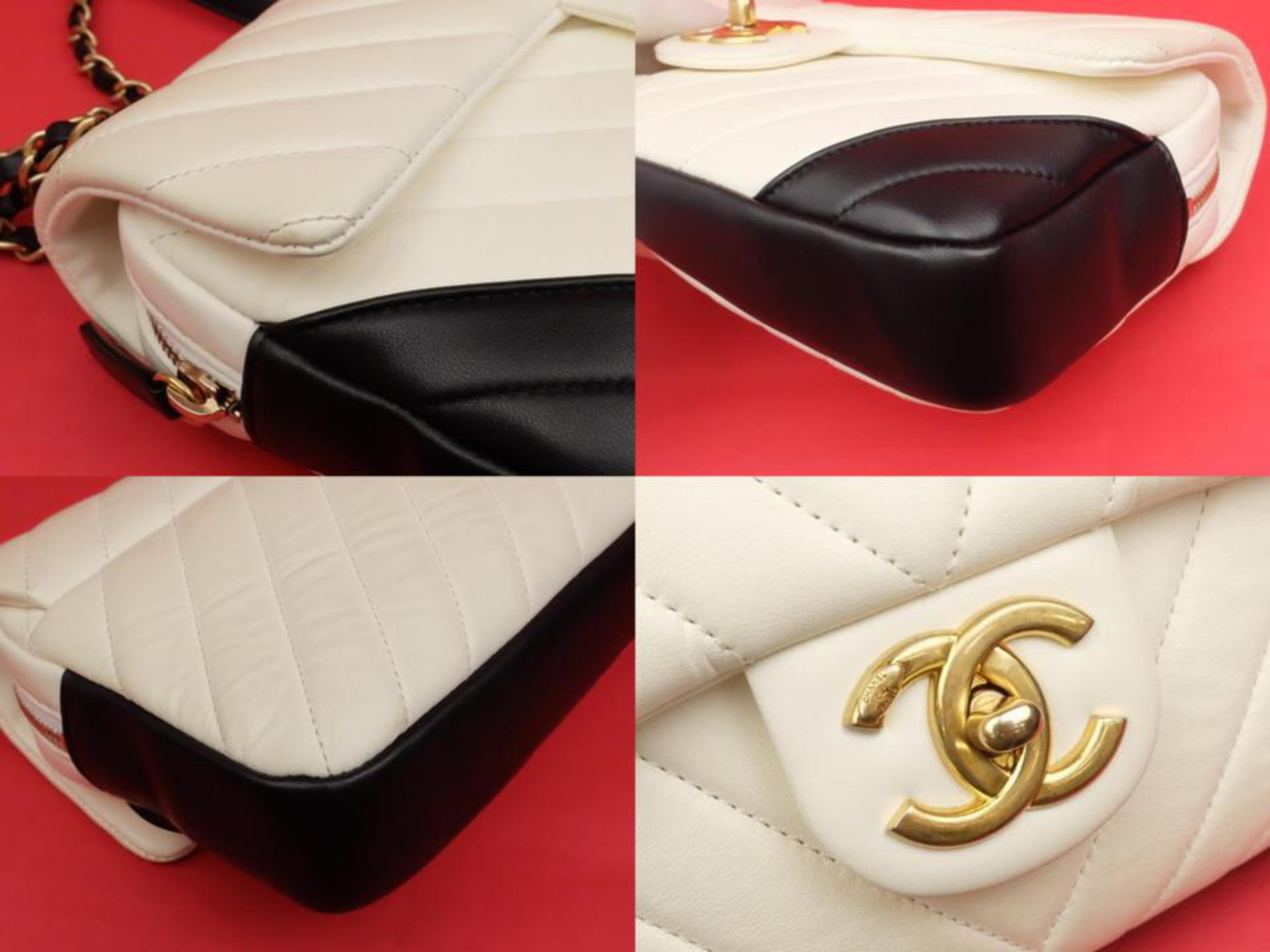 Beige Chanel Classic Flap Bicolor Chevron 228167 Black X White Leather Cross Body Bag For Sale