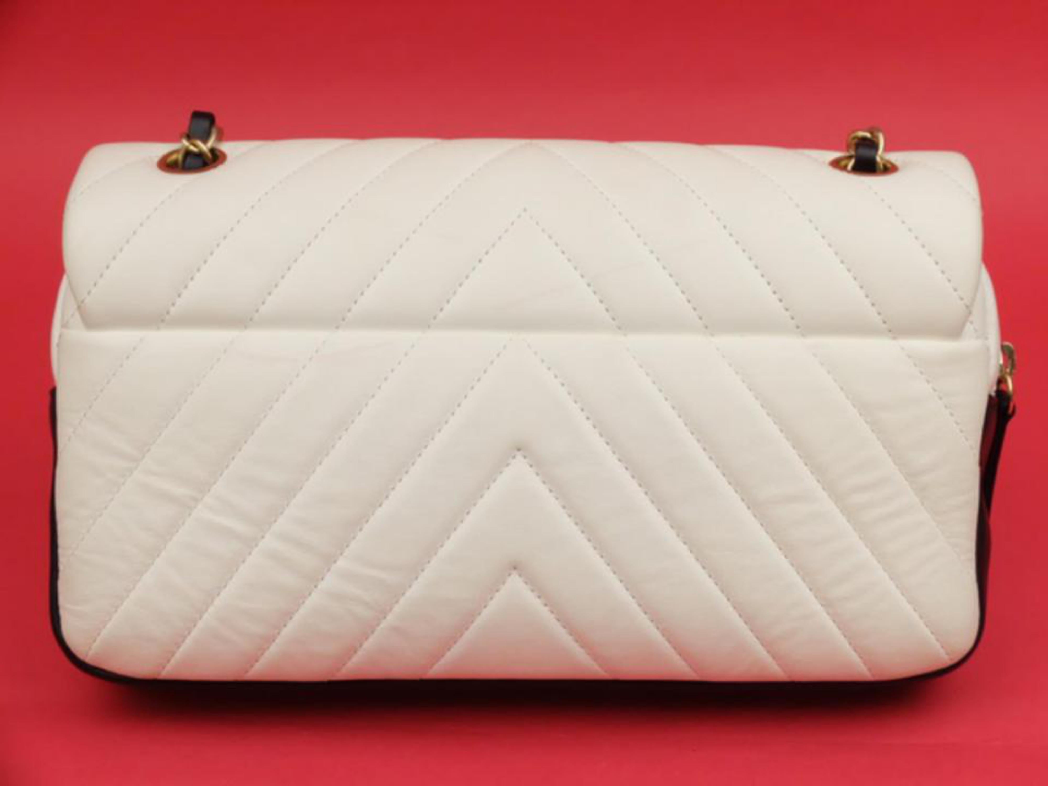 Chanel Classic Flap Bicolor Chevron 228167 Black X White Leather Cross Body Bag For Sale 3