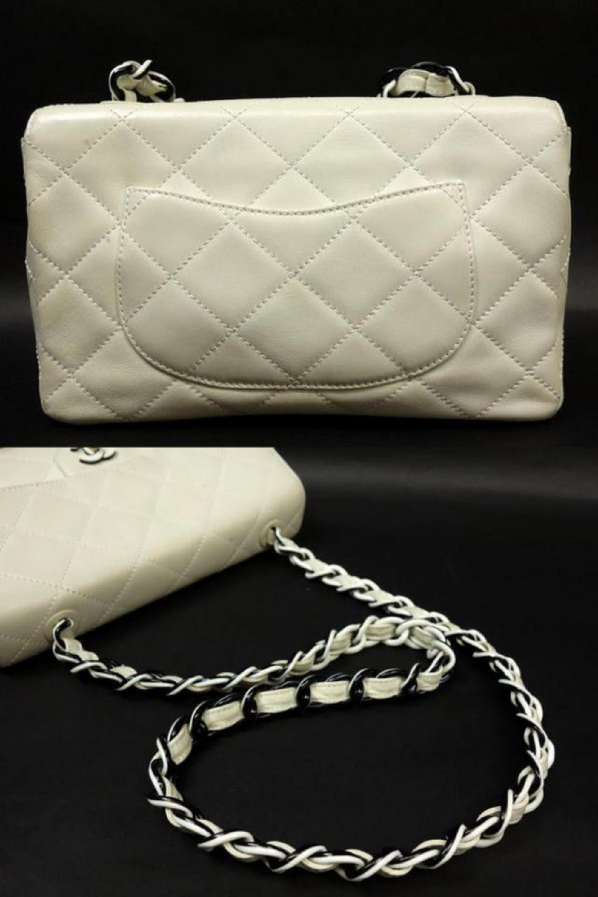 Chanel Classic Flap Bicolor Modern Chain Medium 225406 Shoulder Bag For Sale 5