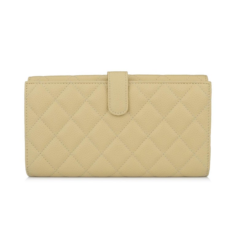 CHANEL Classic Flap Bifold Wallet Beige Caviar with Gold Hardware 2012 at  1stDibs