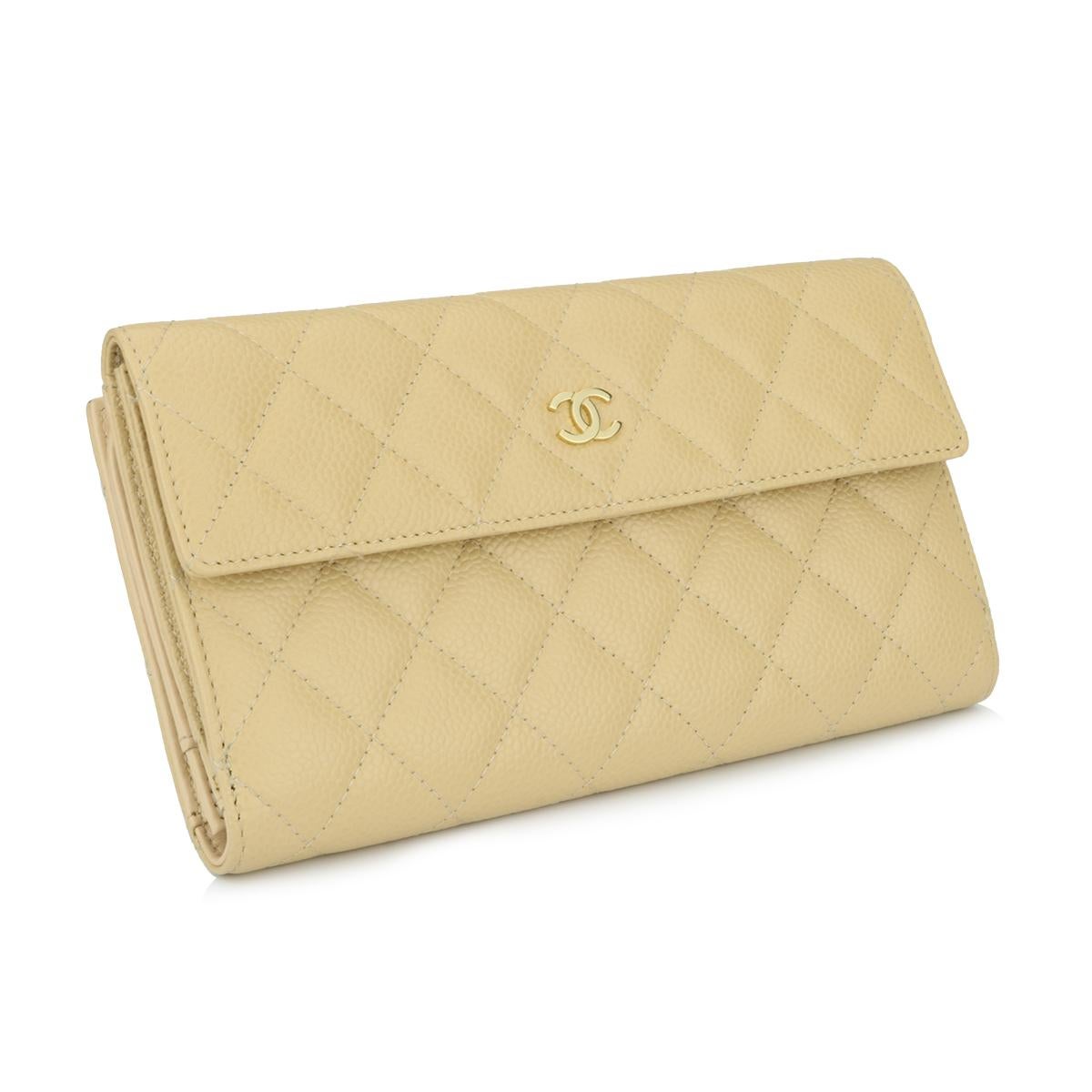 CHANEL Classic Flap Bifold Wallet Beige Caviar with Gold Hardware 2012 In New Condition In Huddersfield, GB