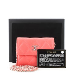 Chanel Classic Flap Kartenetui an Kette aus gestepptem Lammfell Mini