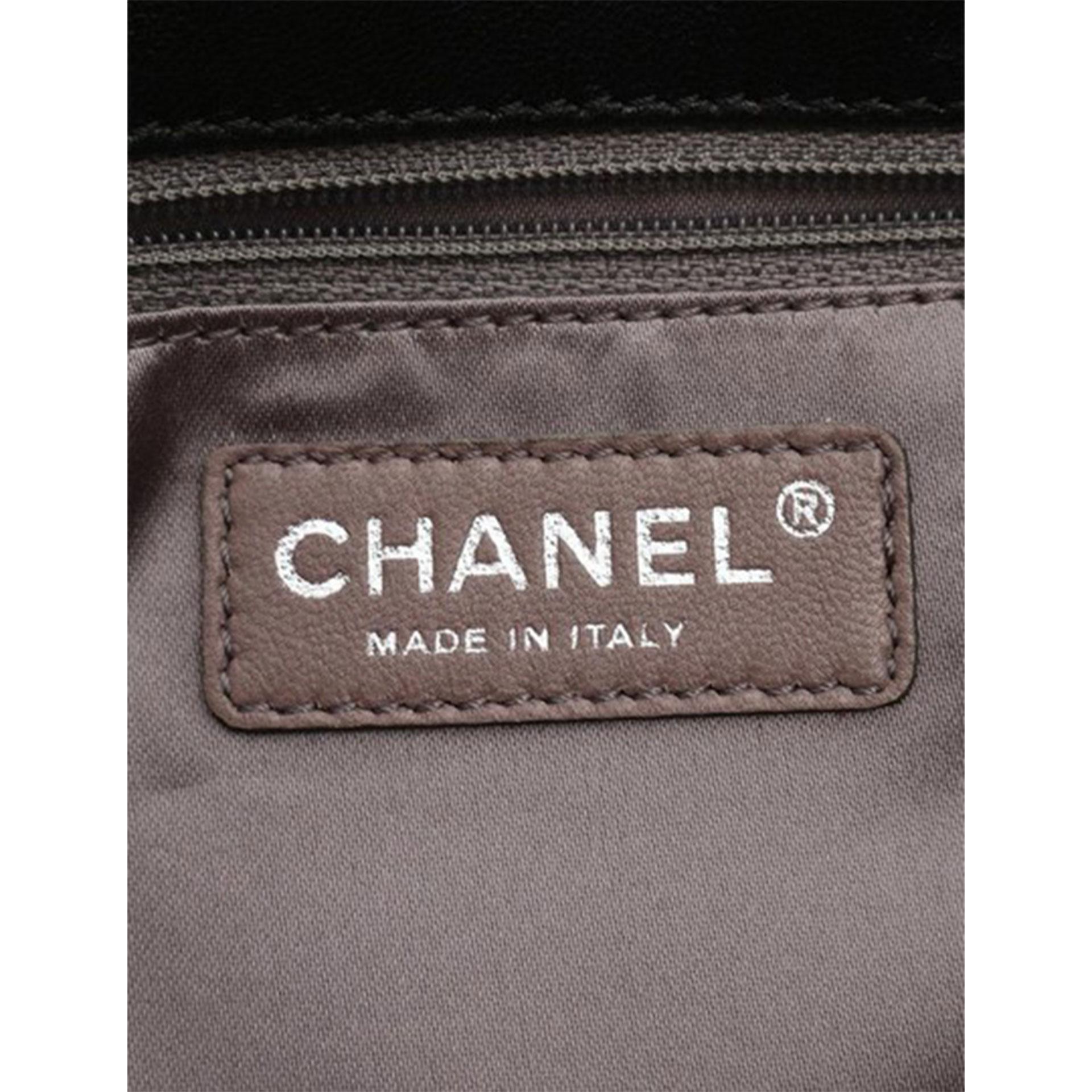 Chanel 2008 Vintage Classic Flap CC Obsession seltene dunkelblaue Perlen Lammfell Tasche im Angebot 6