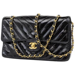 Vintage Chanel Classic Flap Chevron Quilted Medium 232106 Black Shoulder Bag