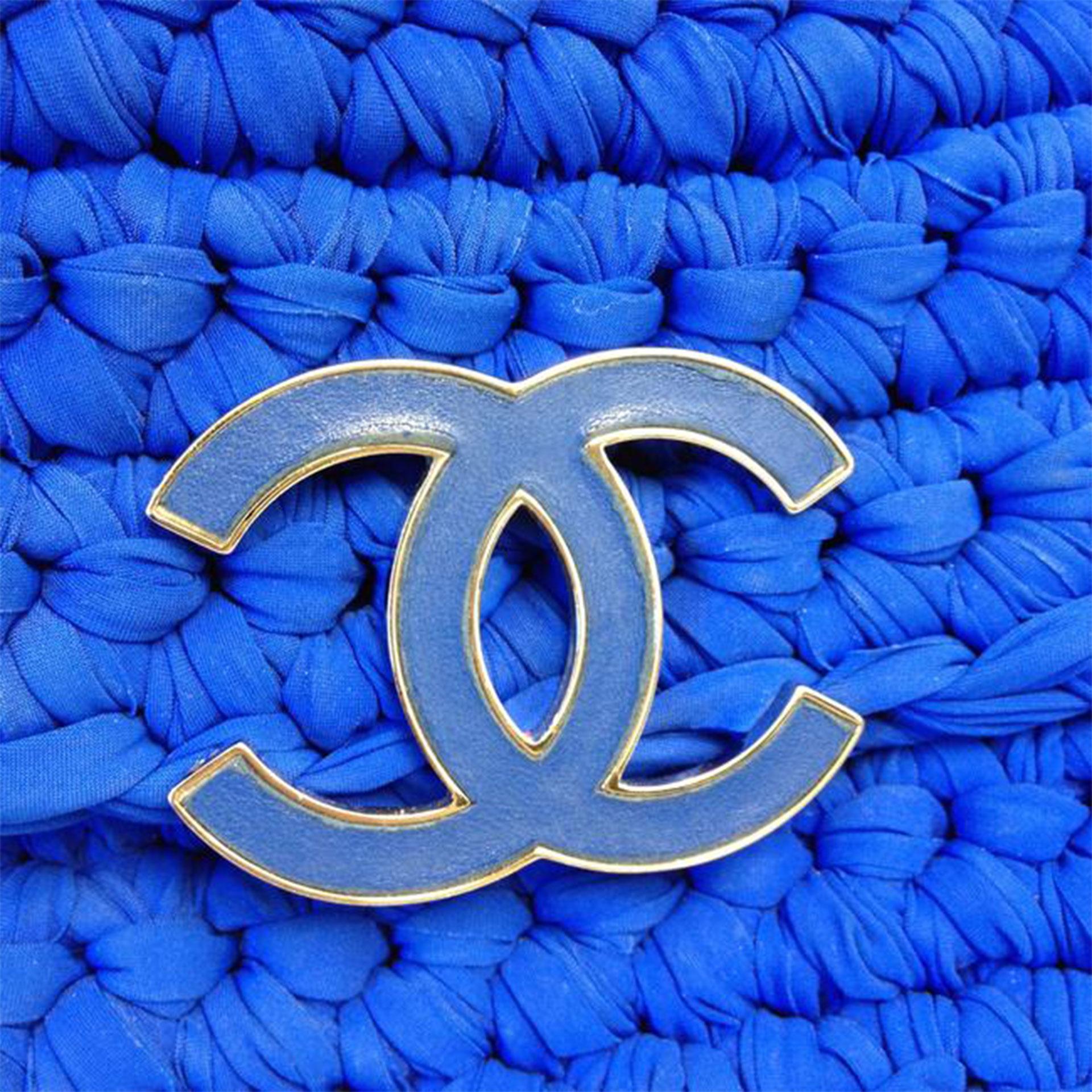 Bleu Chanel Classic Flap Electric Crochet Collectors Sac à bandoulière en tissu bleu en vente
