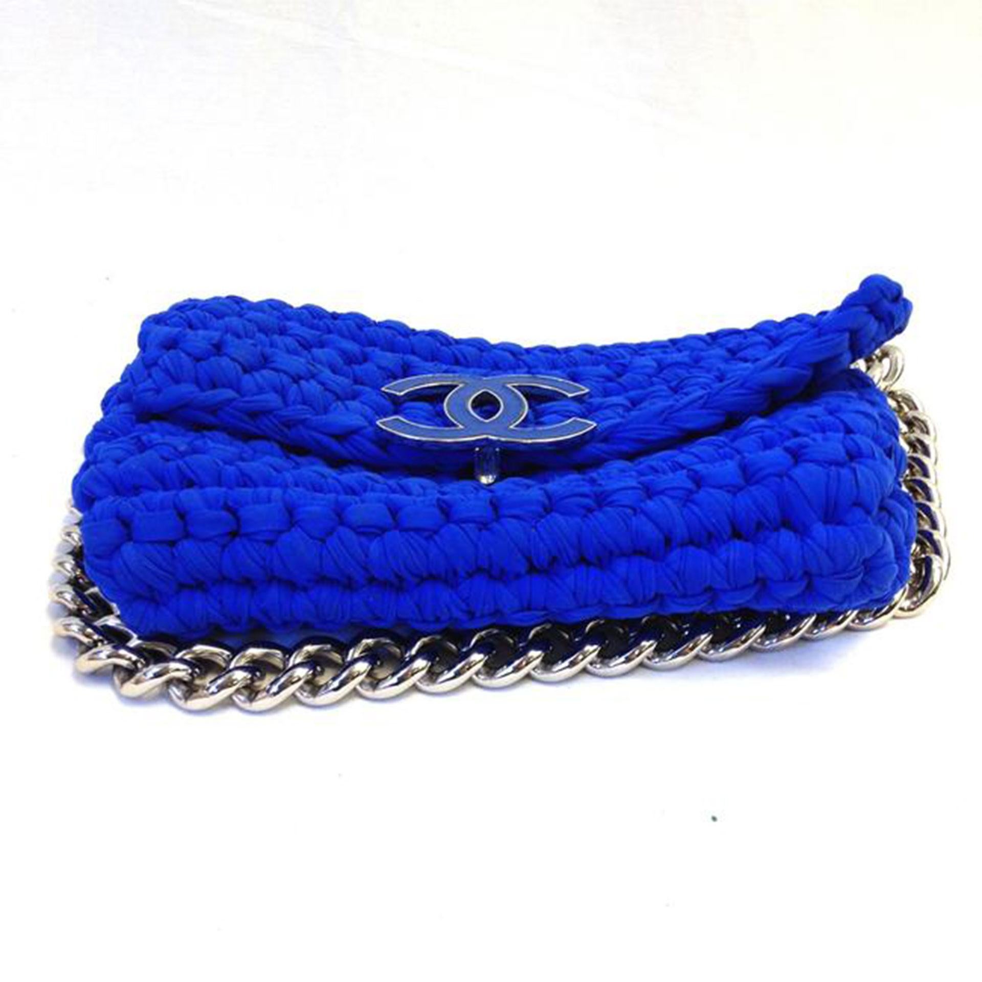 Chanel Classic Flap Electric Crochet Collectors Sac à bandoulière en tissu bleu Bon état - En vente à Miami, FL