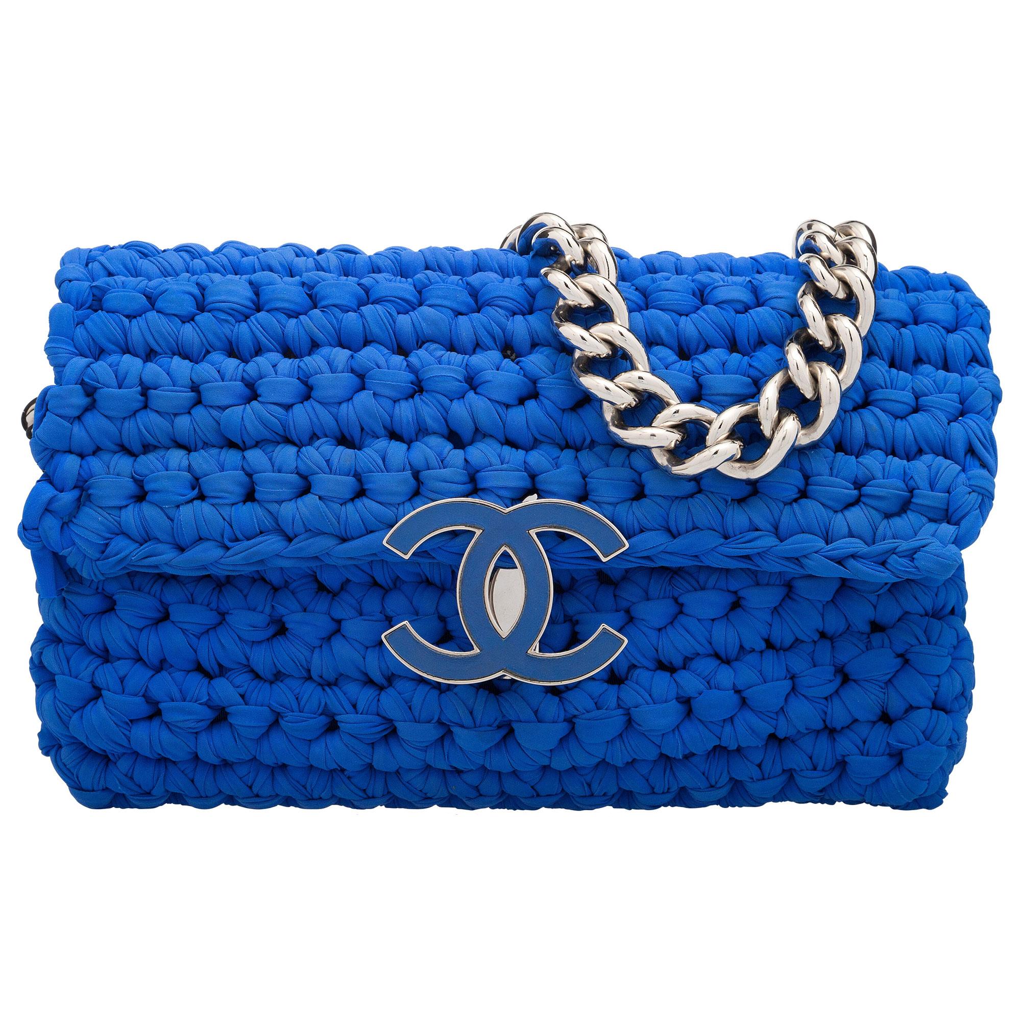 Chanel Classic Flap Electric Crochet Collectors Sac à bandoulière en tissu bleu

Année : 2014
Matériel argenté
Poche intérieure zippée
Doublure intérieure en toile bleue
Longueur de la sangle : 11
