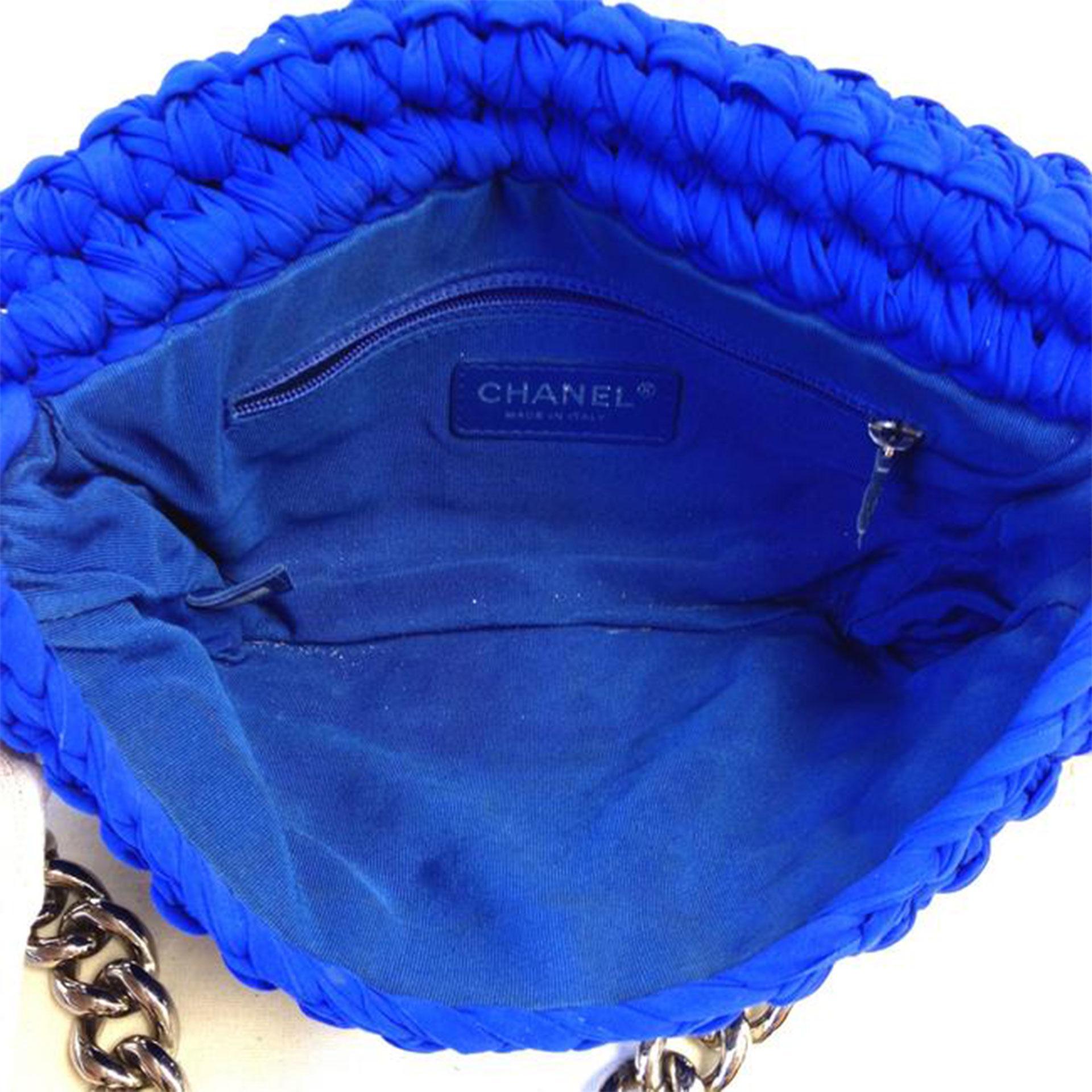 Chanel Classic Flap Electric Crochet Collectors Sac à bandoulière en tissu bleu en vente 6