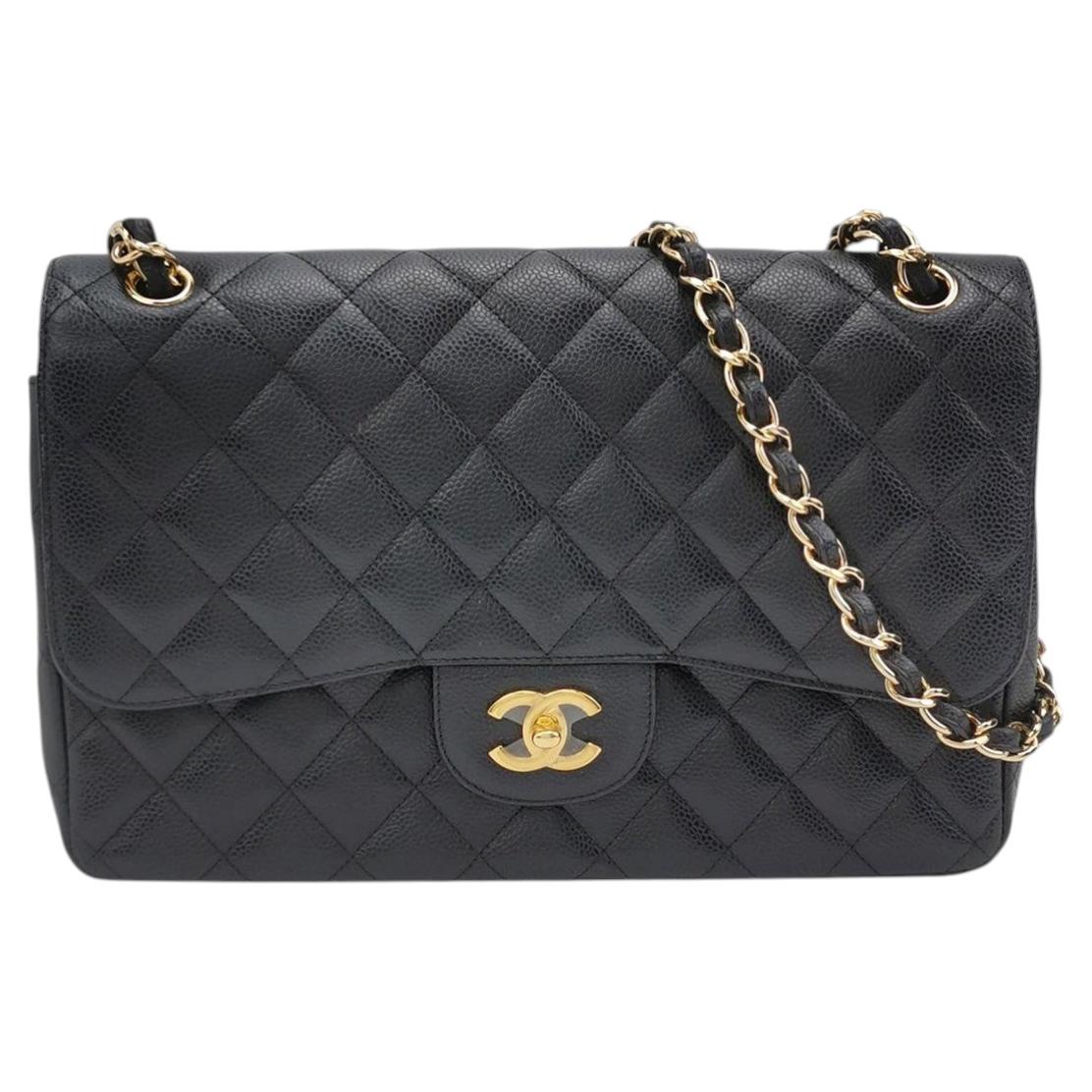 Chanel Classic Flap Jumbo 2011 in pelle di caviale nera con doppia patta in oro in vendita