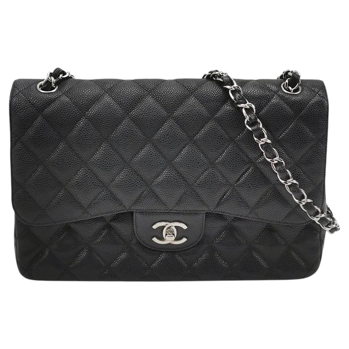 Chanel Classic Flap Jumbo 2011 Piel de Caviar Negra Doble Solapa Herrajes Plateados en venta