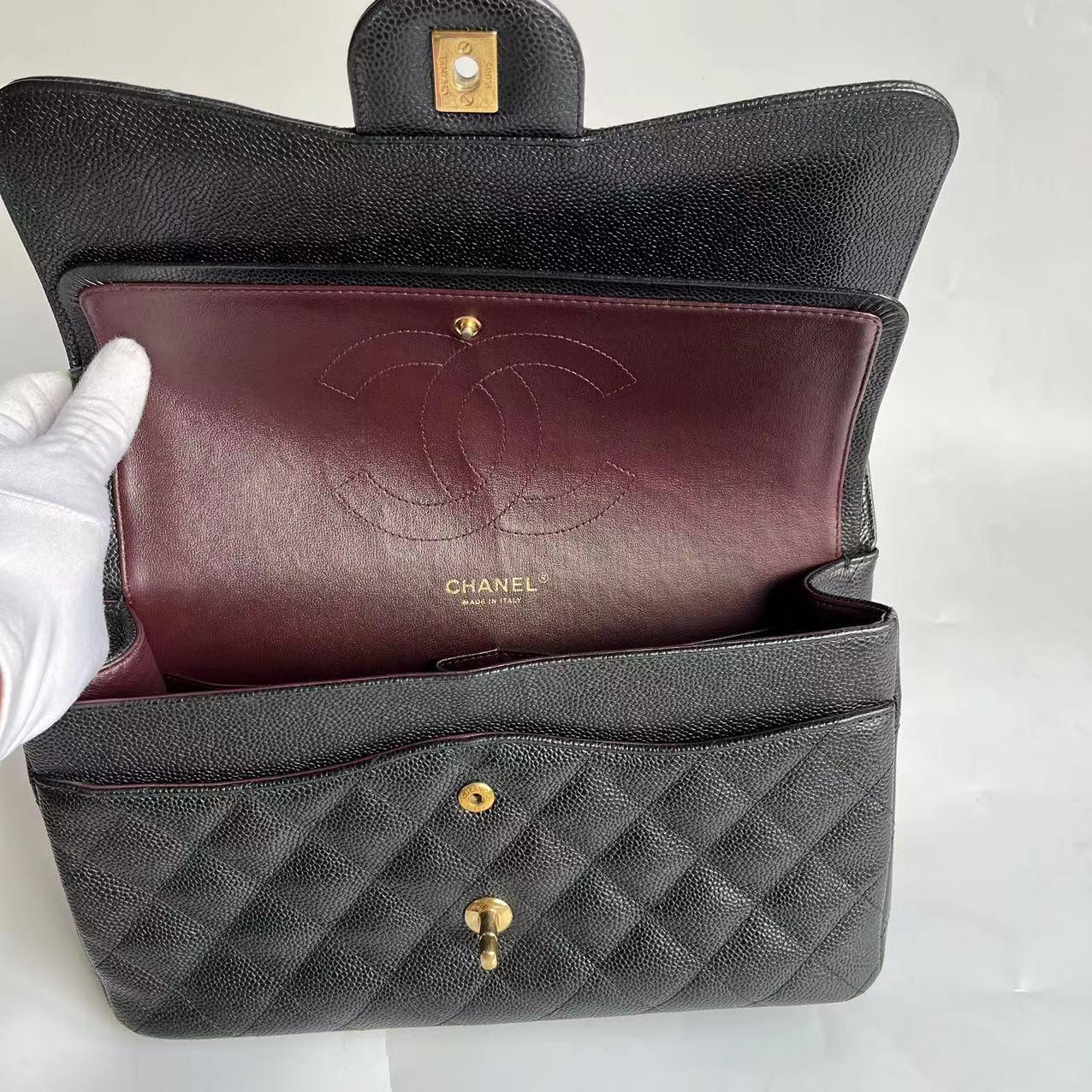 Chanel Classic Flap Jumbo Schwarzes Kaviar-Leder Doppelte Klappe Goldene Hardware 2011-12 im Angebot 12
