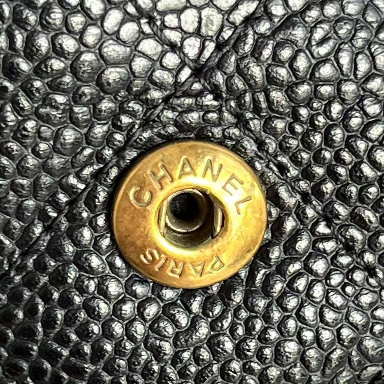Chanel Classic Flap Jumbo Schwarzes Kaviar-Leder Doppelte Klappe Goldene Hardware 2011-12 im Angebot 16