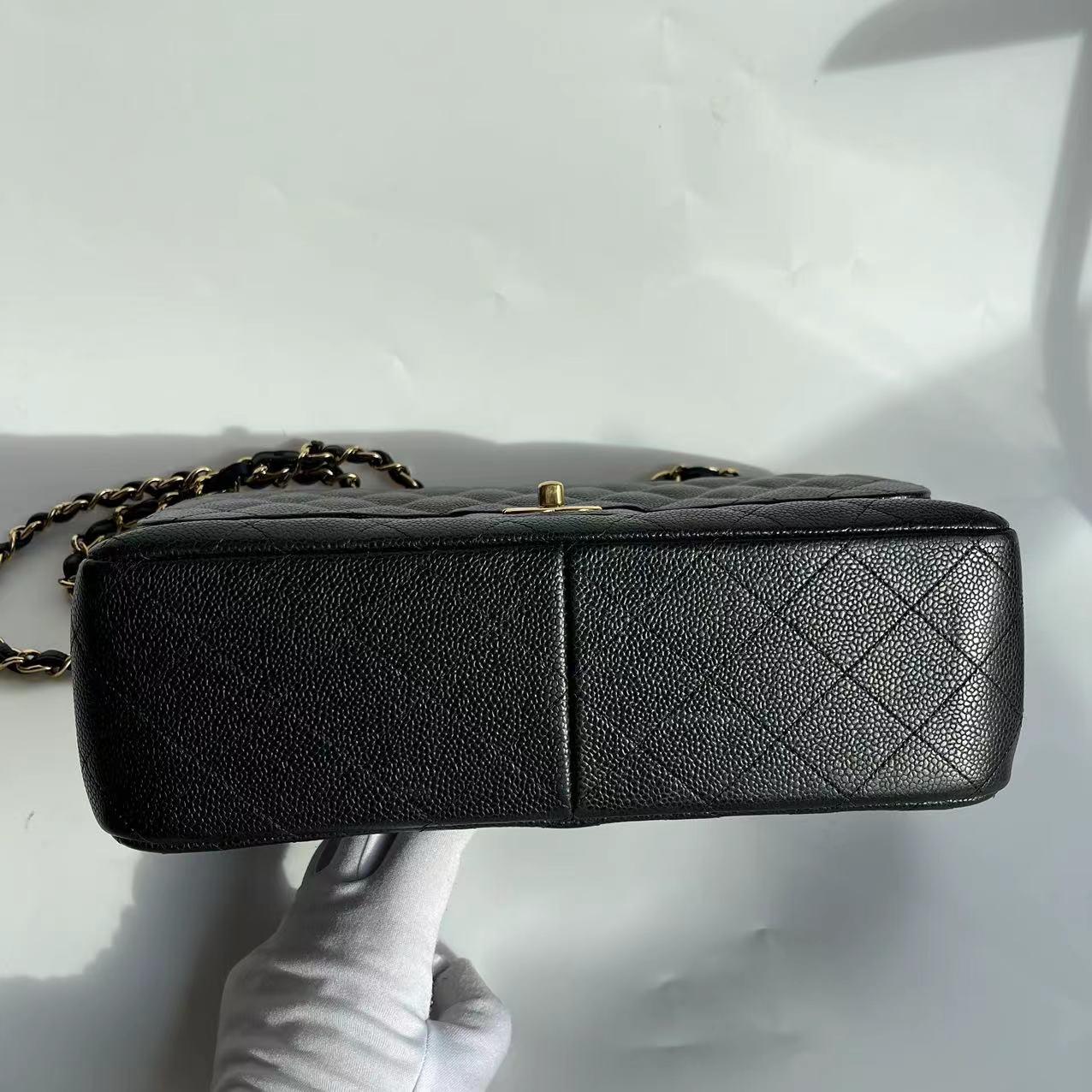 Chanel Classic Flap Jumbo Schwarzes Kaviar-Leder Doppelte Klappe Goldene Hardware 2011-12 Damen im Angebot