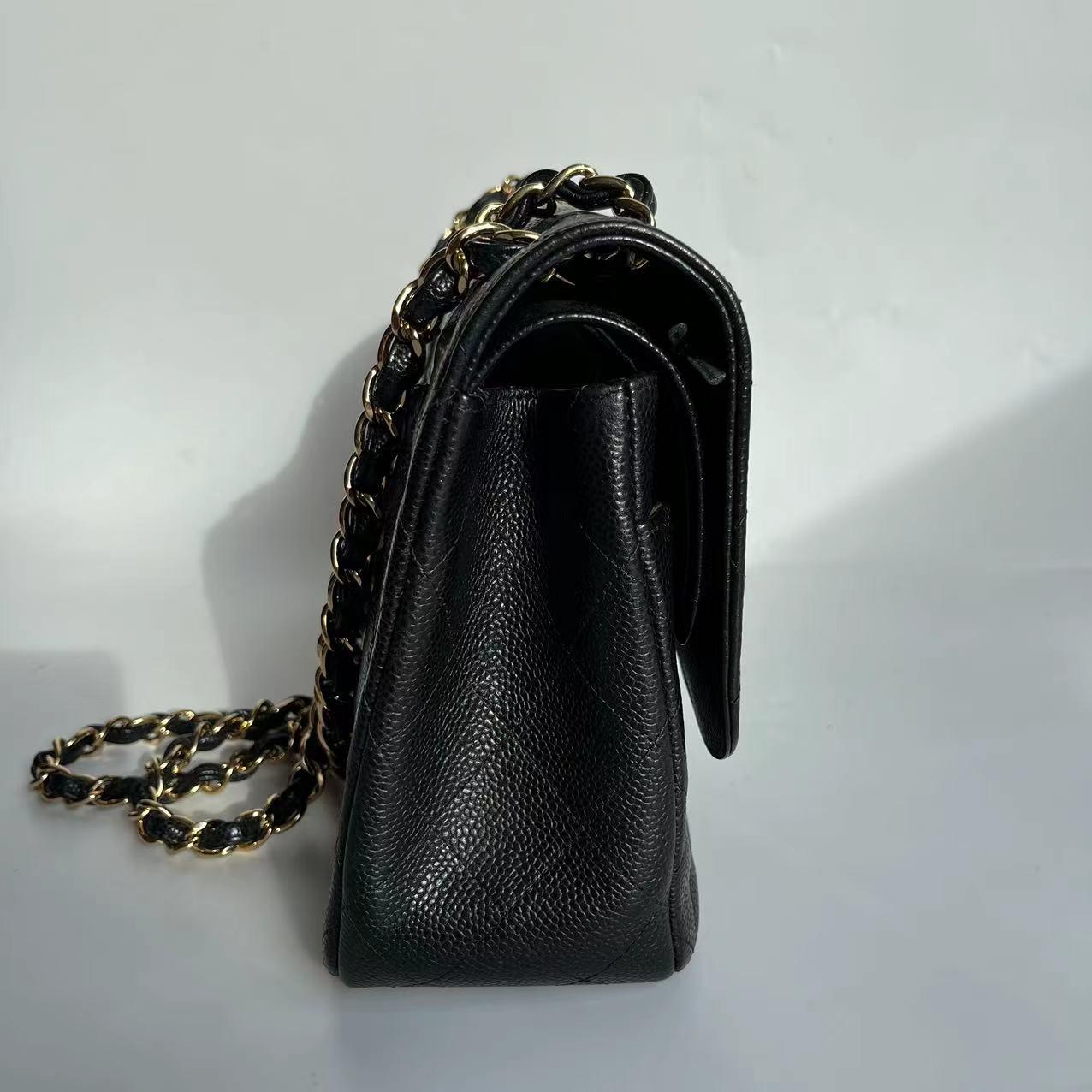 Chanel Classic Flap Jumbo Schwarzes Kaviar-Leder Doppelte Klappe Goldene Hardware 2011-12 im Angebot 1