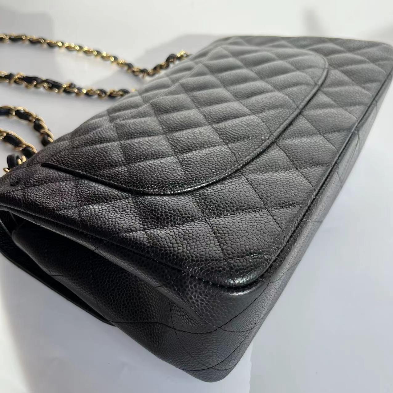 Chanel Classic Flap Jumbo Schwarzes Kaviar-Leder Doppelte Klappe Goldene Hardware 2011-12 im Angebot 5