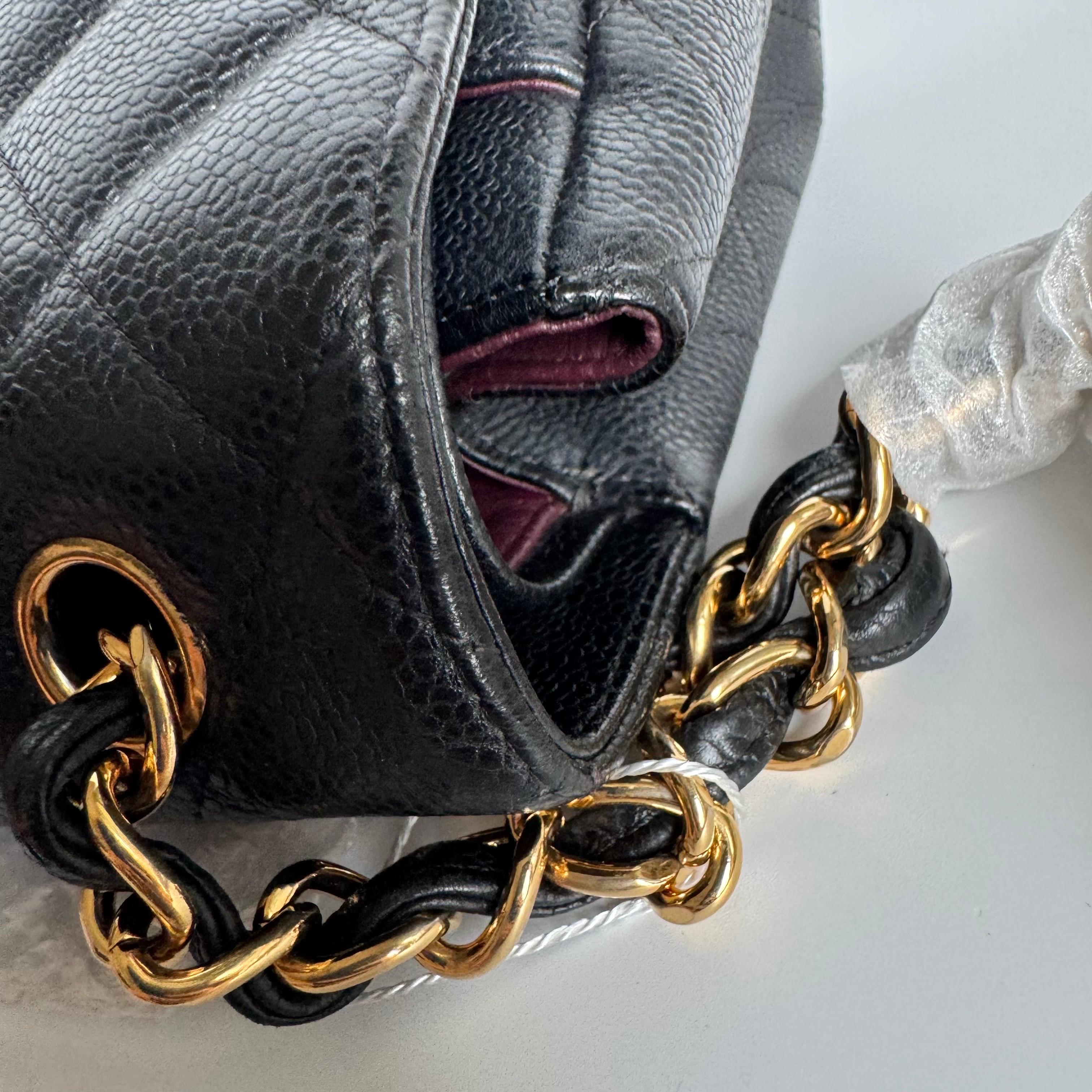 Chanel Classic Leather Jumbo Piel de Caviar Negra Doble Solapa Herrajes Dorados 2011-20 en venta 8