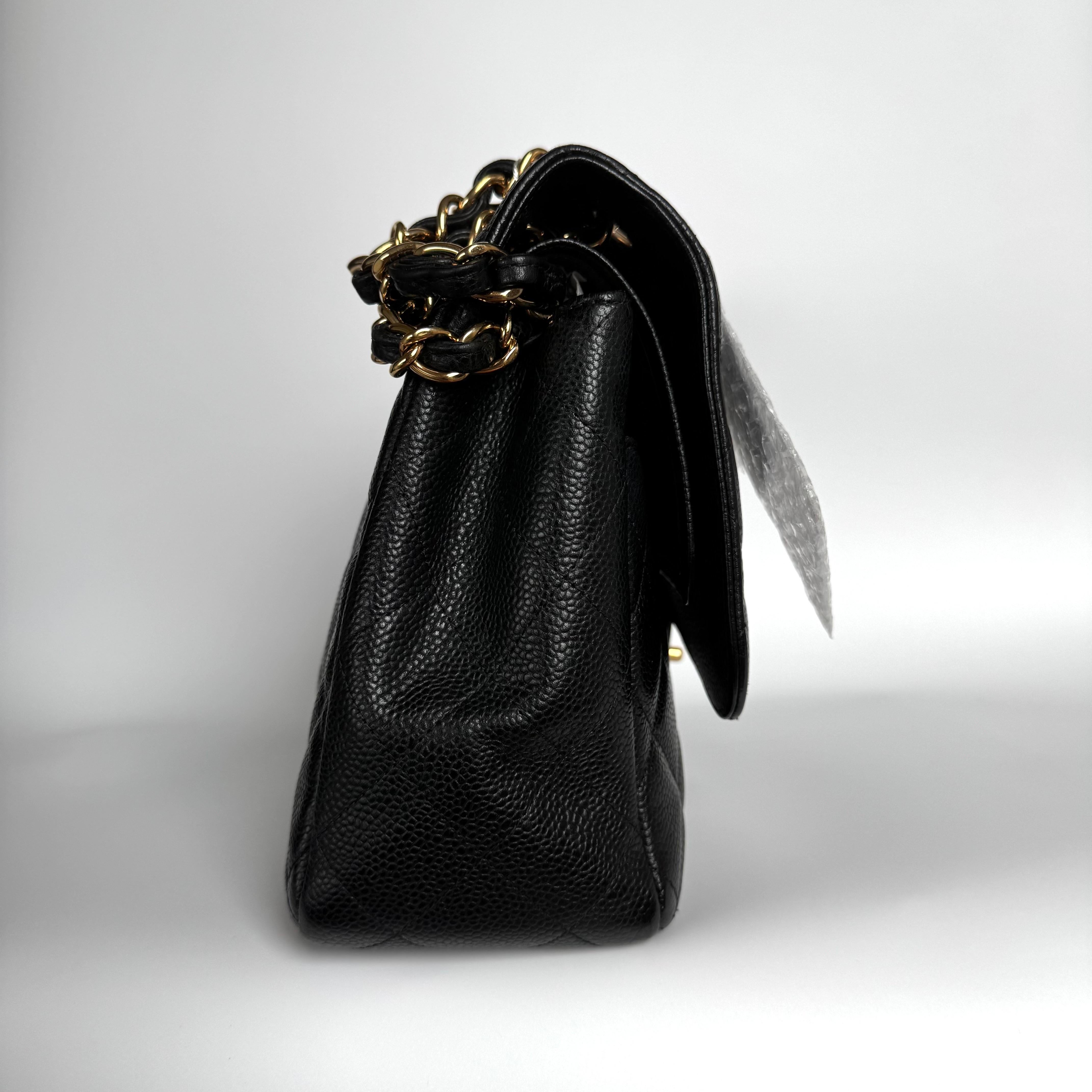 Chanel Classic Leather Jumbo Piel de Caviar Negra Doble Solapa Herrajes Dorados 2011-20 en Bueno estado para la venta en AUBERVILLIERS, FR