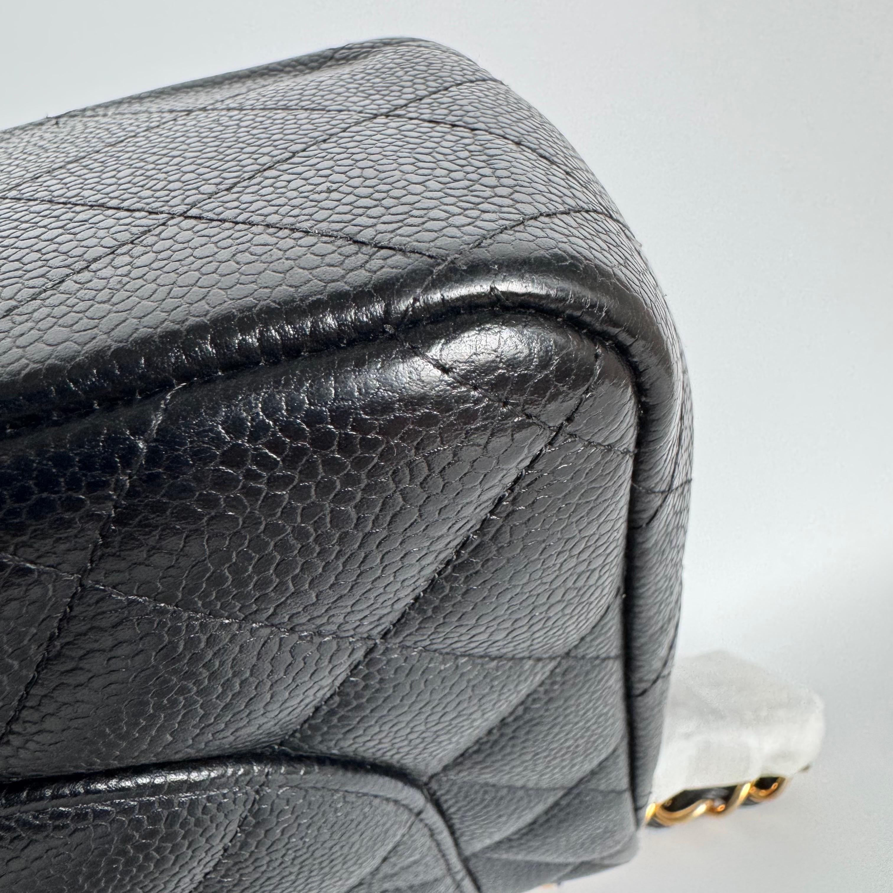 Chanel Classic Leather Jumbo Piel de Caviar Negra Doble Solapa Herrajes Dorados 2011-20 en venta 4