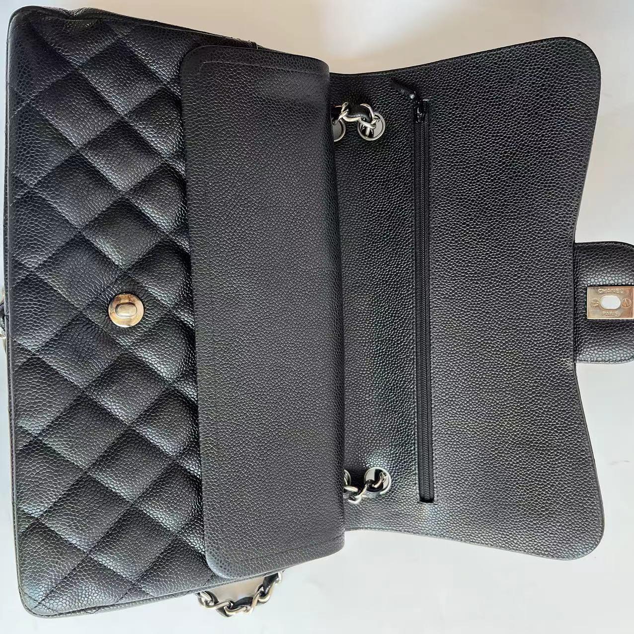 Chanel Classic Flap Jumbo Nero Caviale Pelle Doppia Flap Hardware Argento 2011 in vendita 11