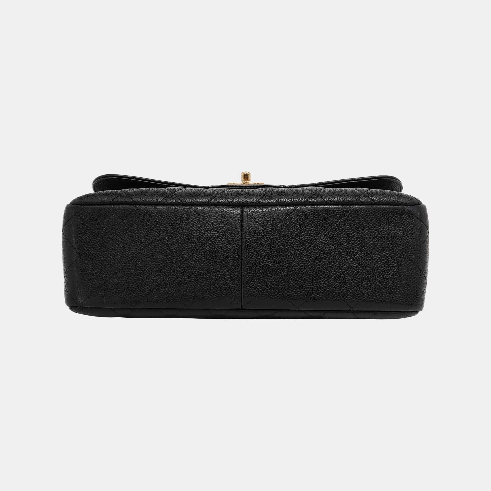 Chanel Classic Leather Jumbo Black Caviar Leather Double Flap with Gold Hardware Pour femmes en vente