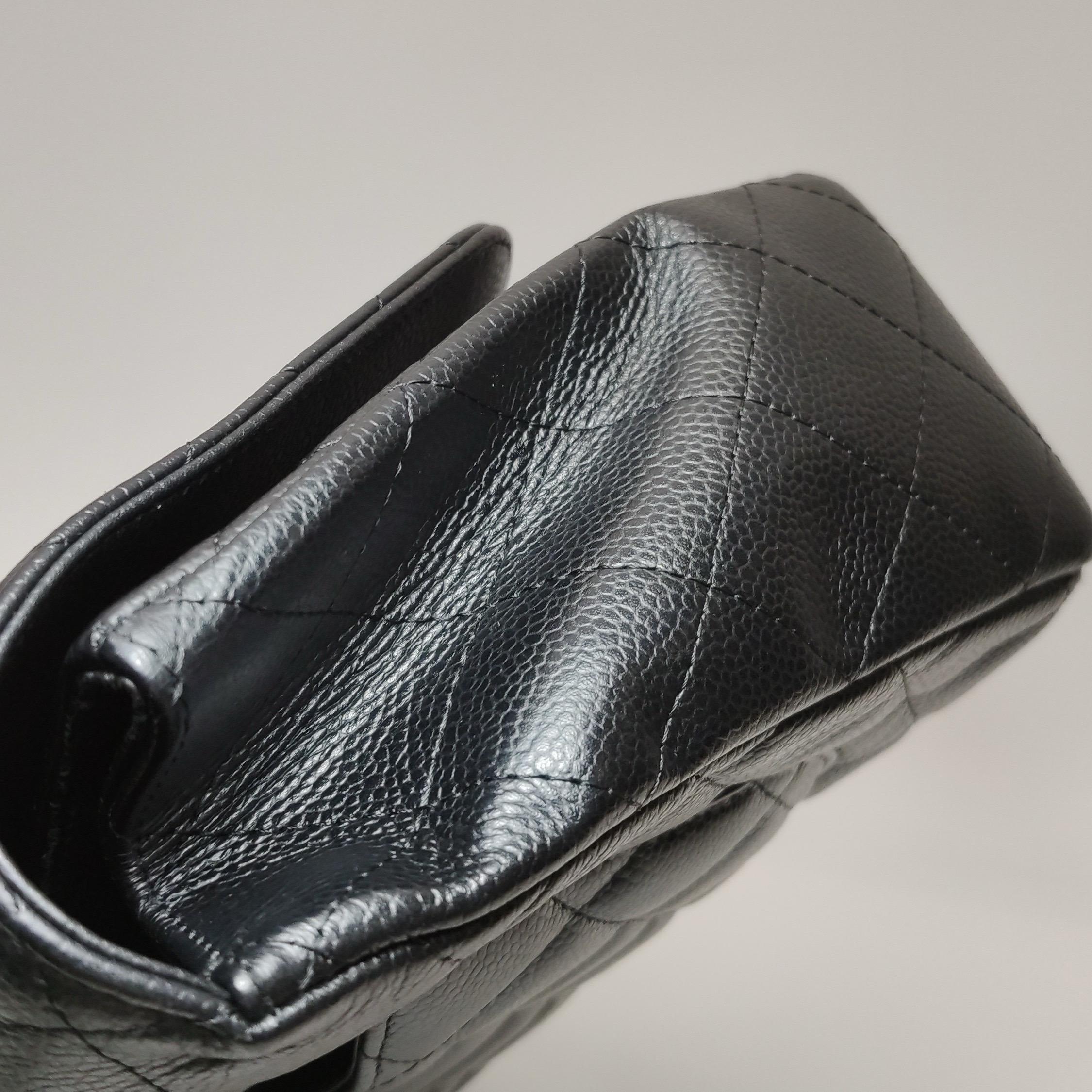 Chanel Classic Leather Jumbo Black Caviar Leather Single Flap 24k Gold Hardware en vente 5