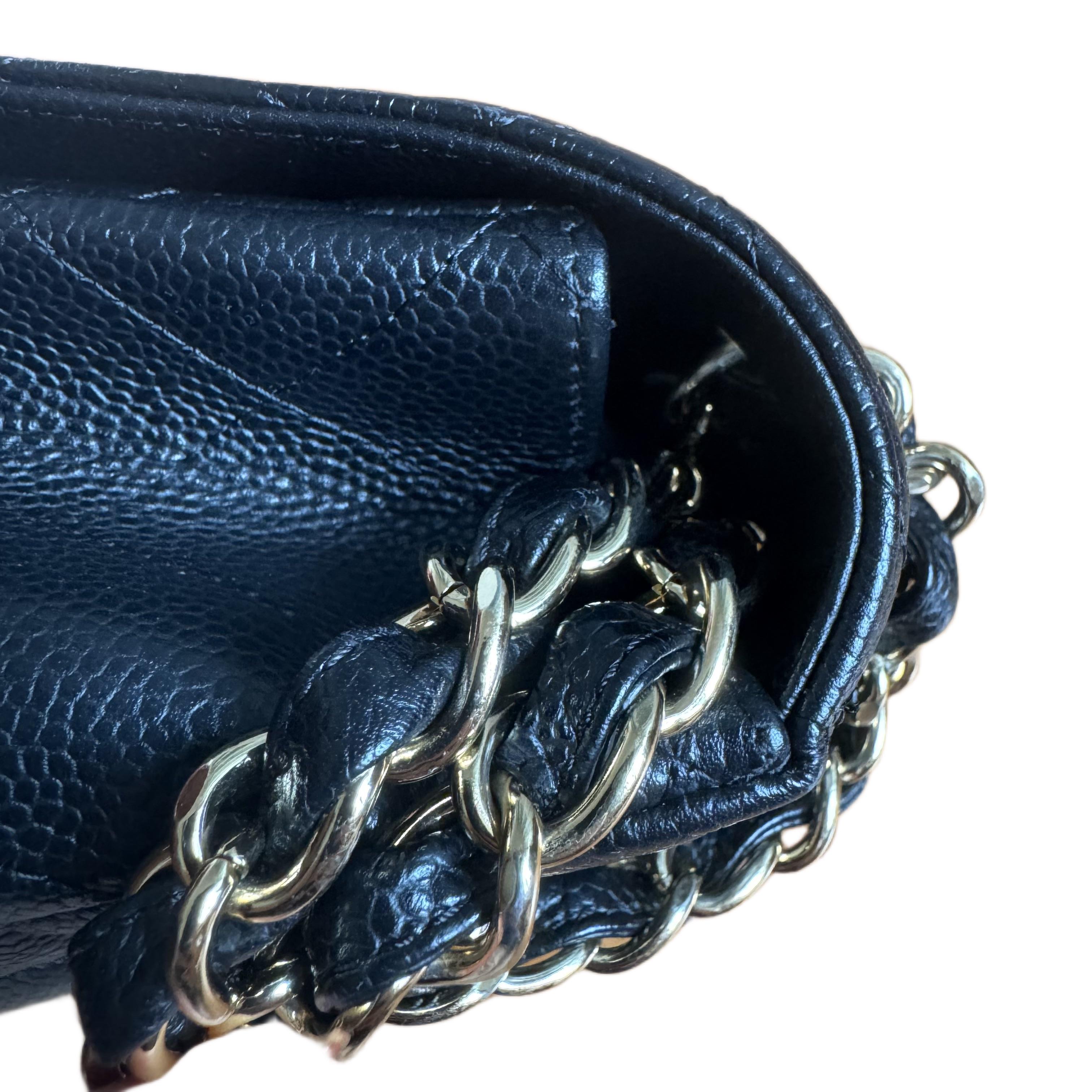 Chanel Classic Leather Jumbo Black Caviar Leather Single Flap 24k Gold Hardware en vente 6