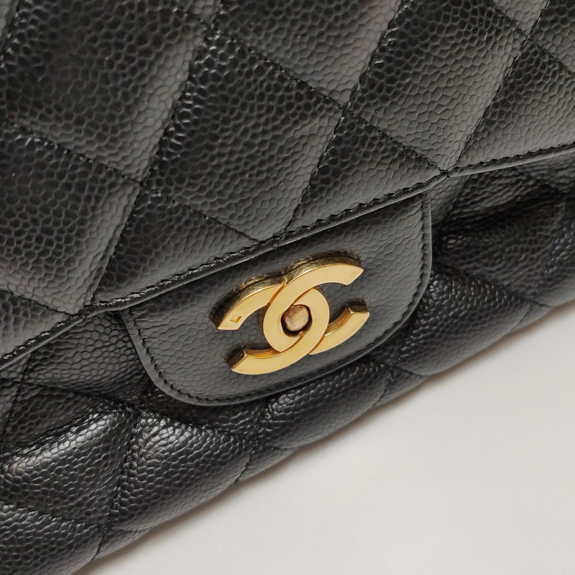 Chanel Classic Leather Jumbo Black Caviar Leather Single Flap 24k Gold Hardware en vente 6