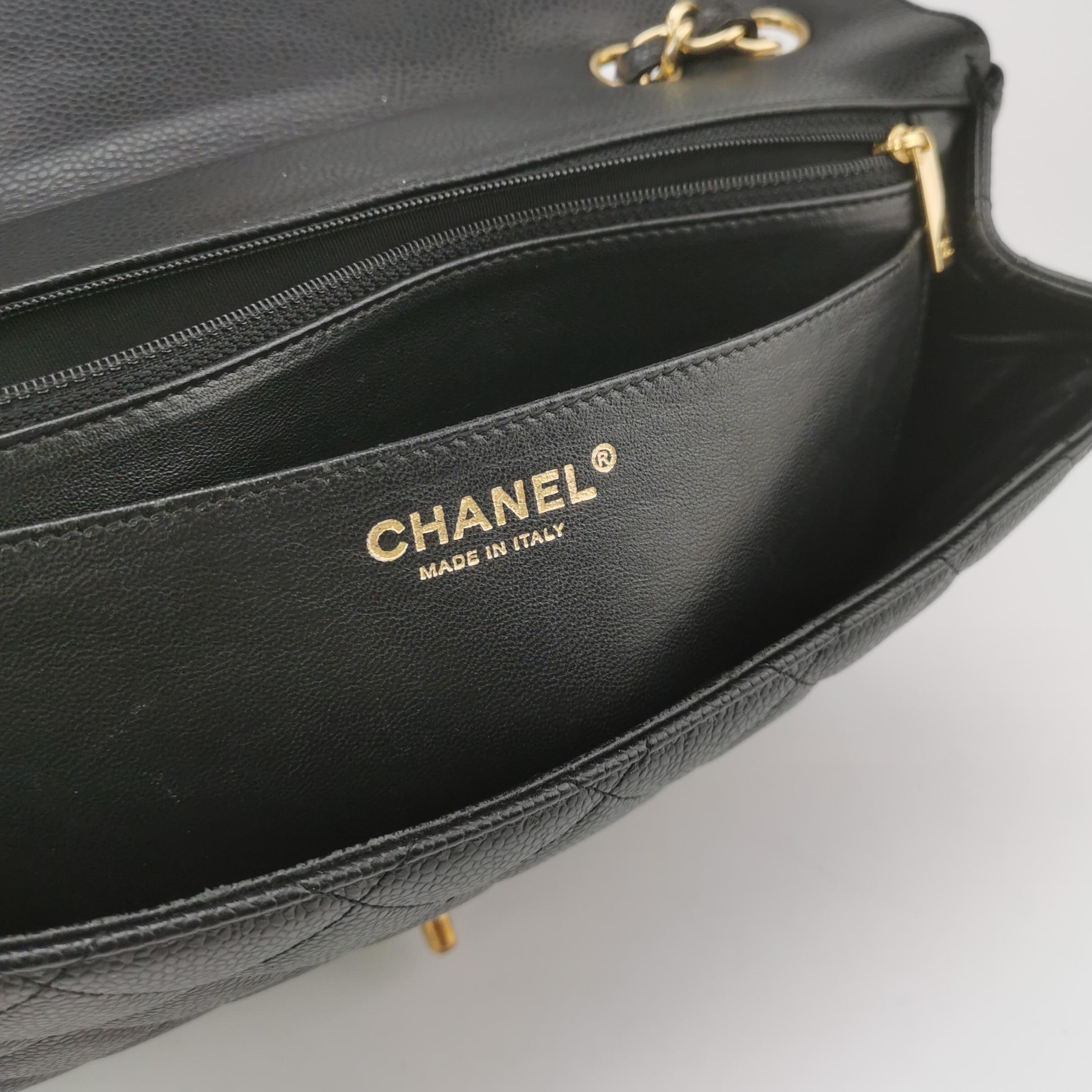 Chanel Classic Leather Jumbo Black Caviar Leather Single Flap 24k Gold Hardware en vente 7