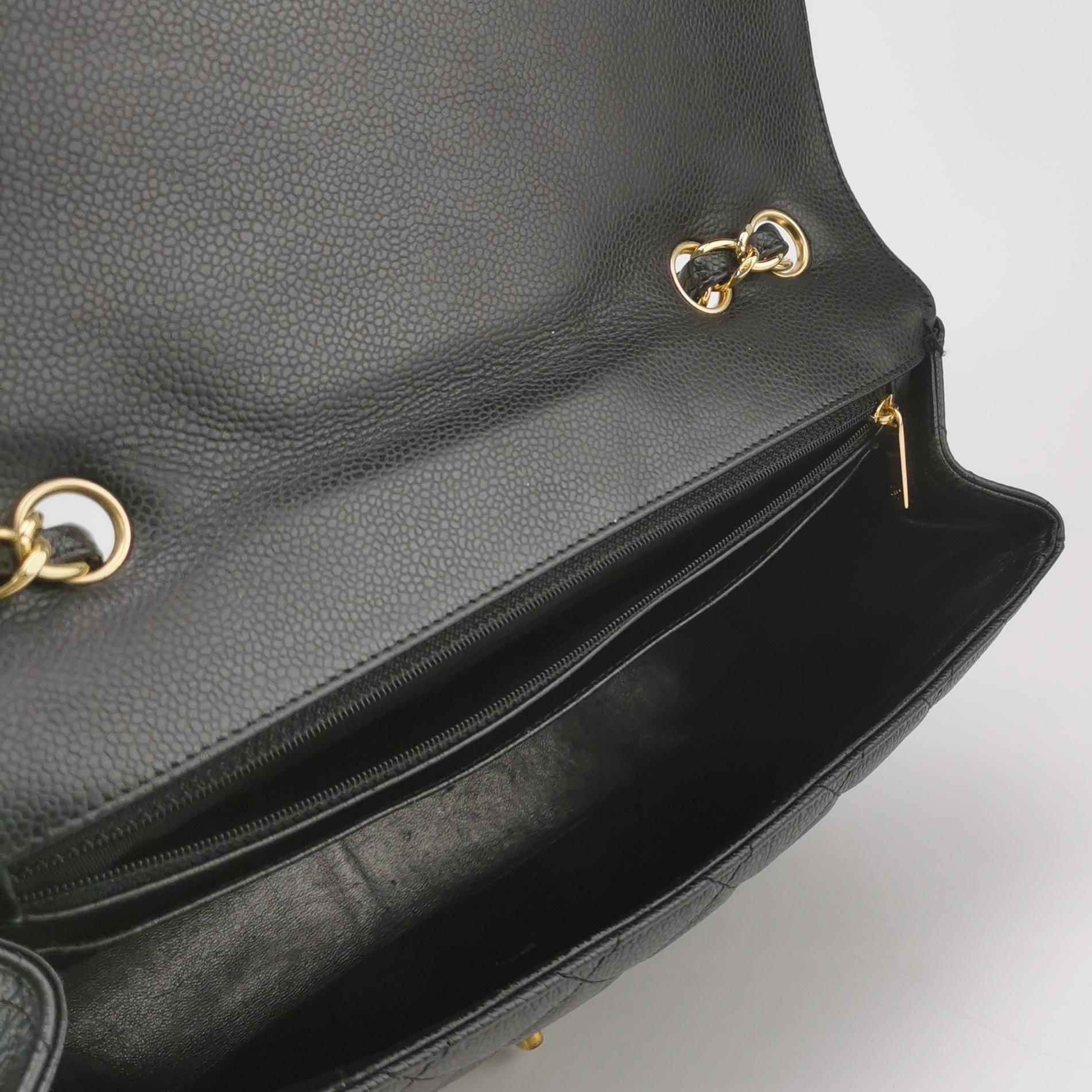 Chanel Classic Leather Jumbo Black Caviar Leather Single Flap 24k Gold Hardware en vente 8