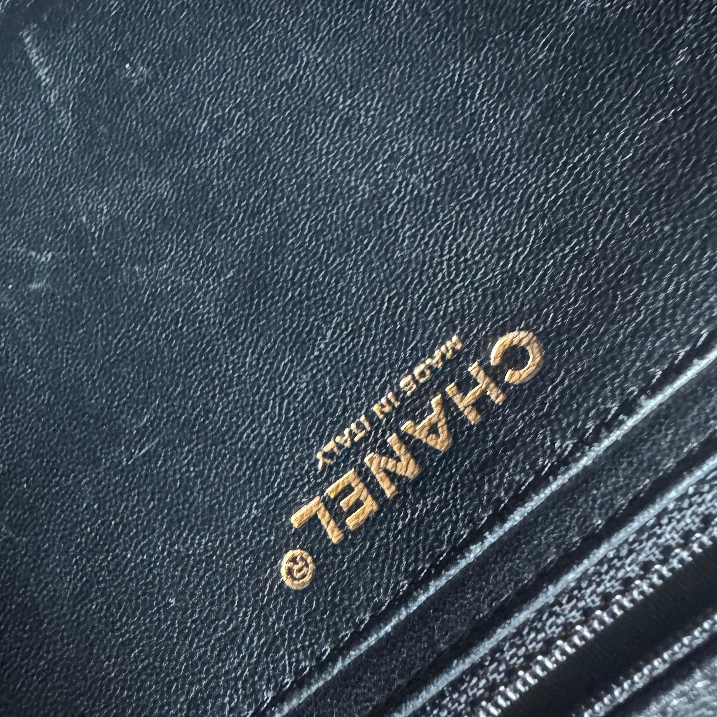 Chanel Classic Leather Jumbo Black Caviar Leather Single Flap 24k Gold Hardware en vente 13