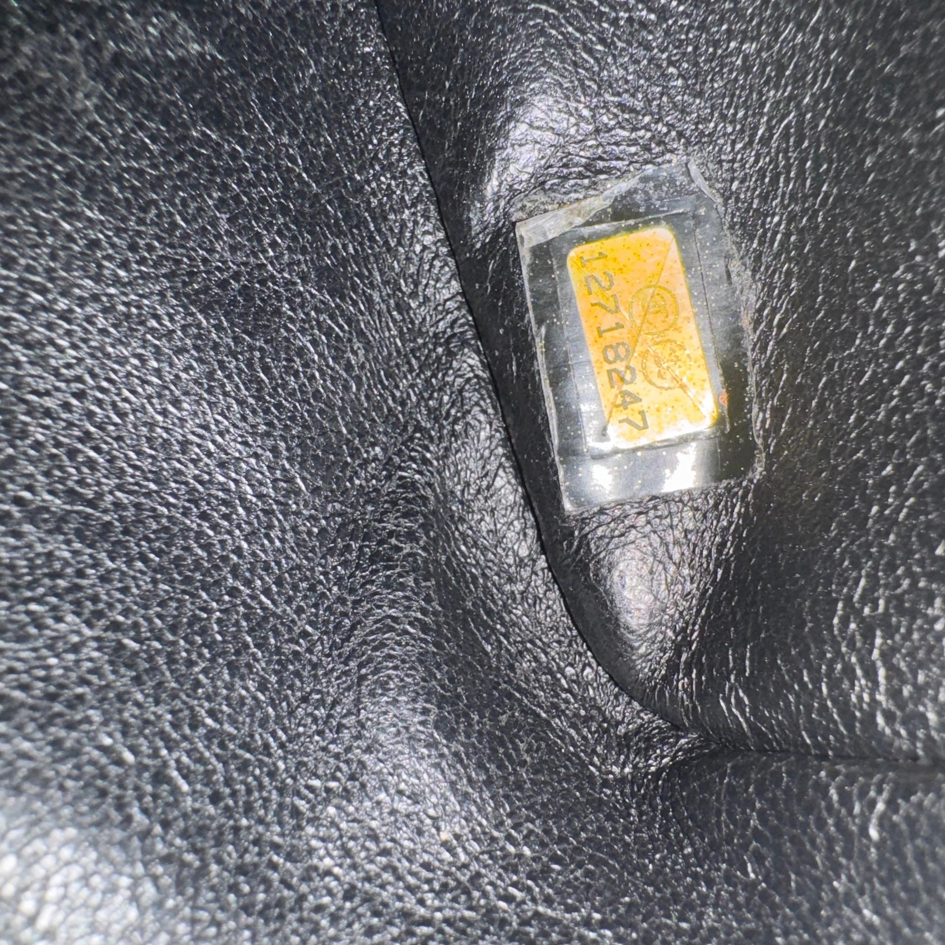 Chanel Classic Leather Jumbo Black Caviar Leather Single Flap 24k Gold Hardware en vente 14