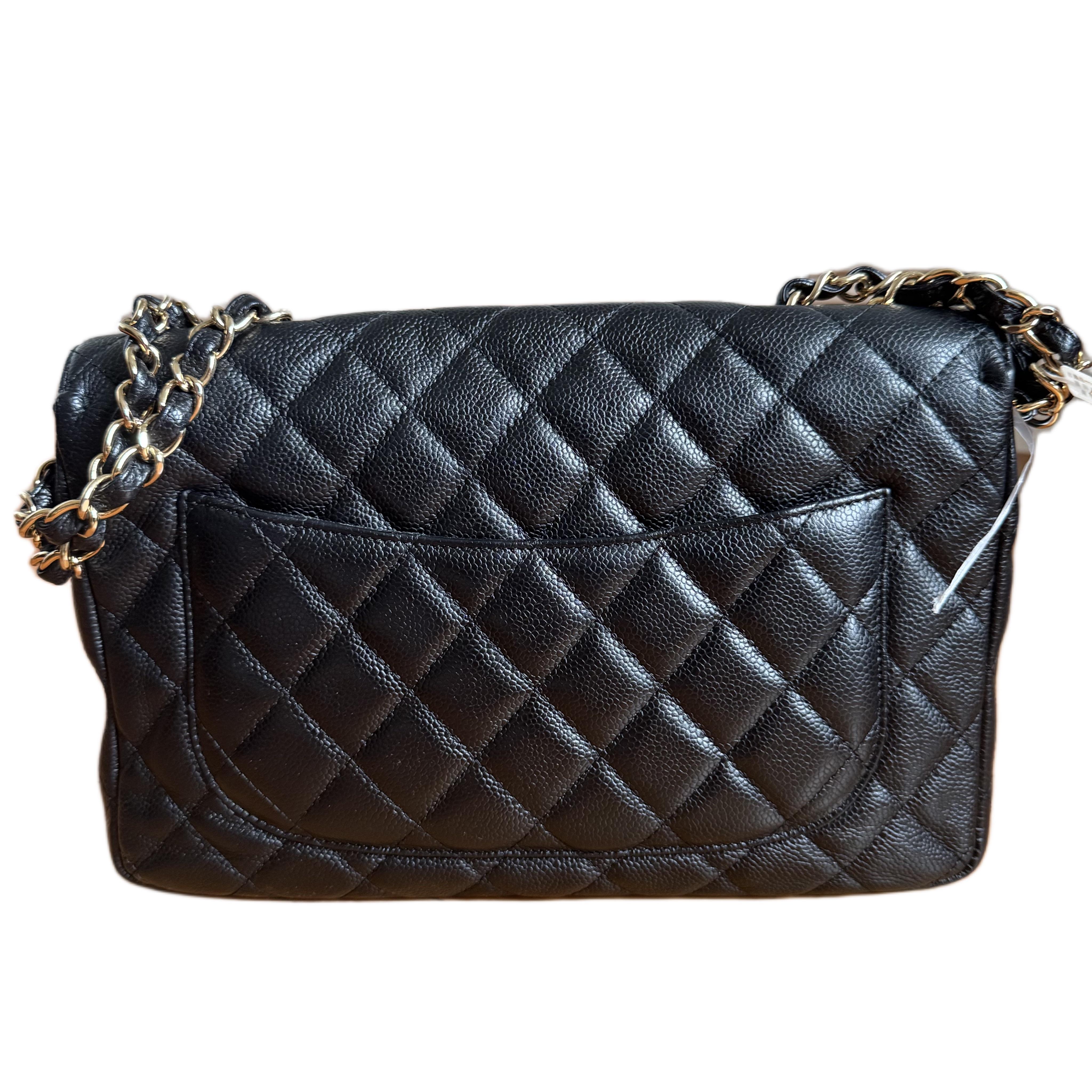 Noir Chanel Classic Leather Jumbo Black Caviar Leather Single Flap 24k Gold Hardware en vente