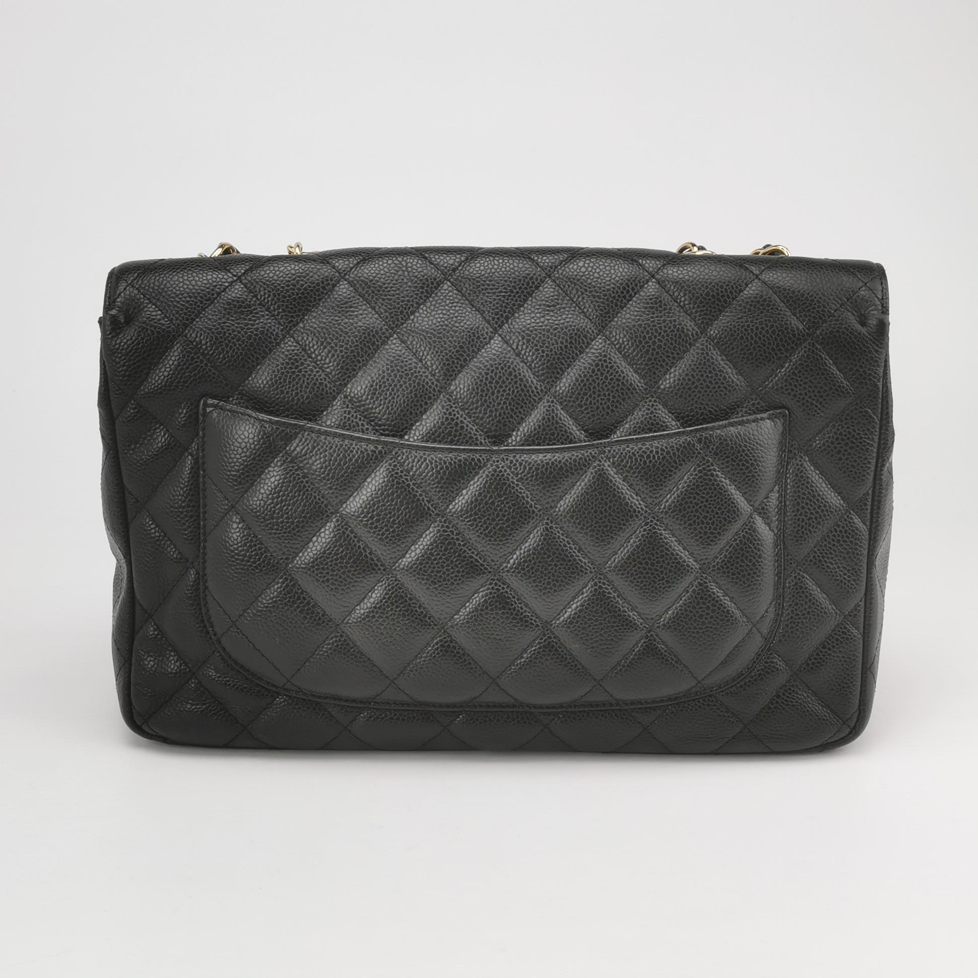 Noir Chanel Classic Leather Jumbo Black Caviar Leather Single Flap 24k Gold Hardware en vente