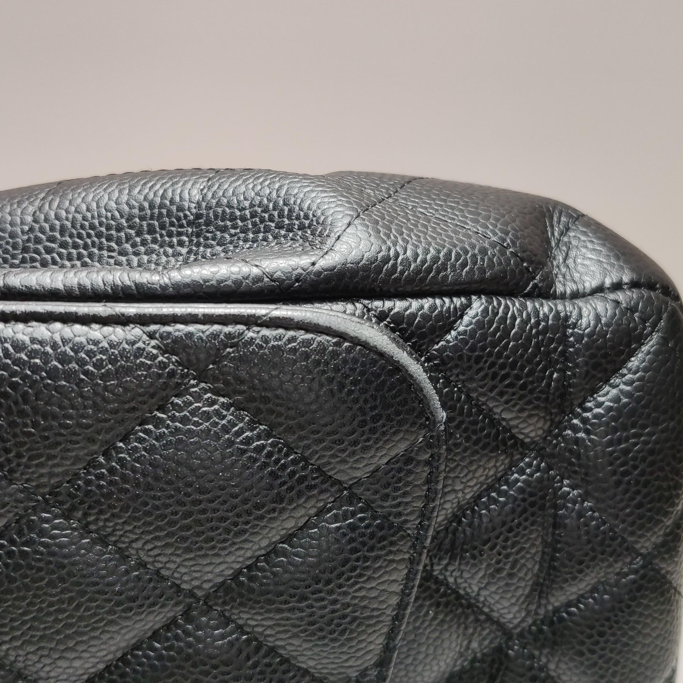 Chanel Classic Leather Jumbo Black Caviar Leather Single Flap 24k Gold Hardware en vente 1