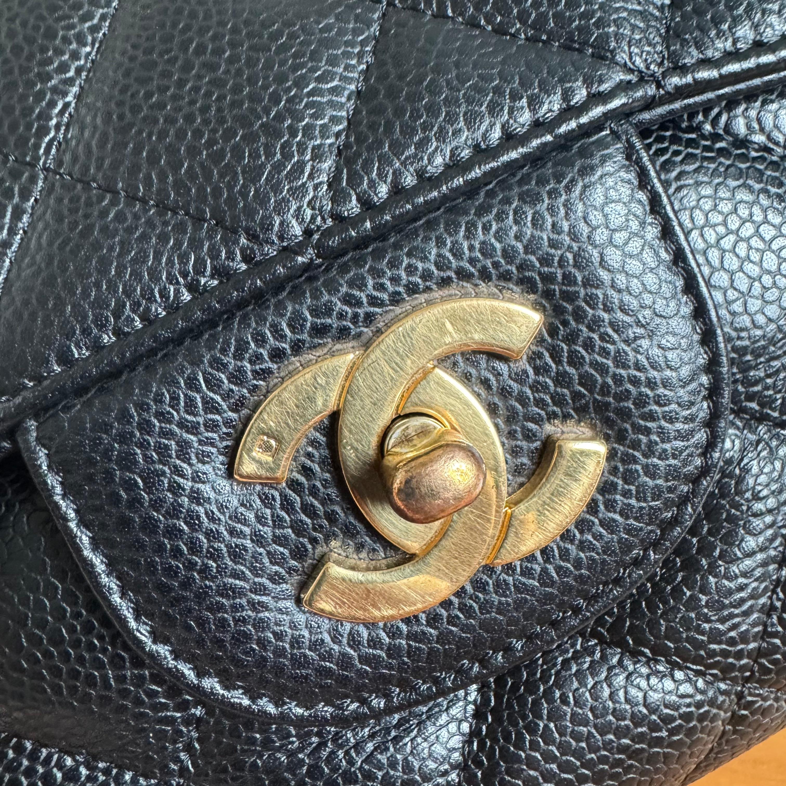 Chanel Classic Leather Jumbo Black Caviar Leather Single Flap 24k Gold Hardware en vente 2