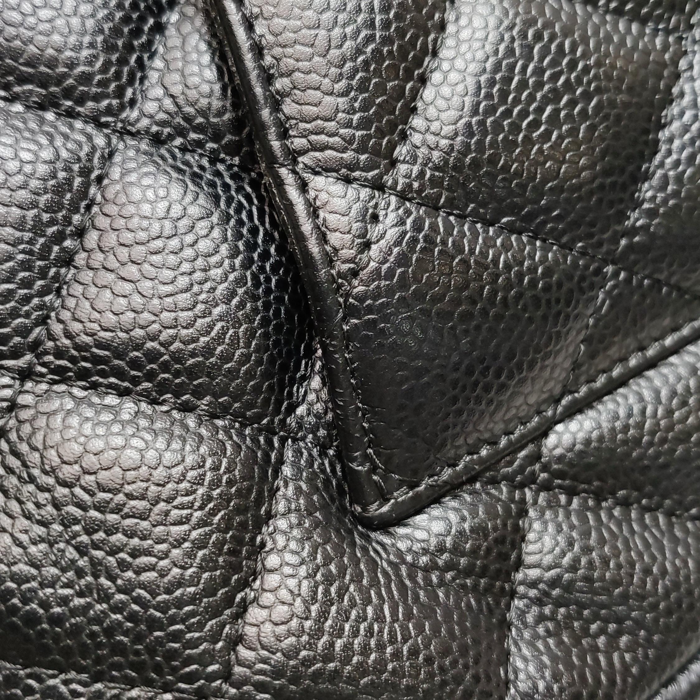 Chanel Classic Leather Jumbo Black Caviar Leather Single Flap 24k Gold Hardware en vente 4
