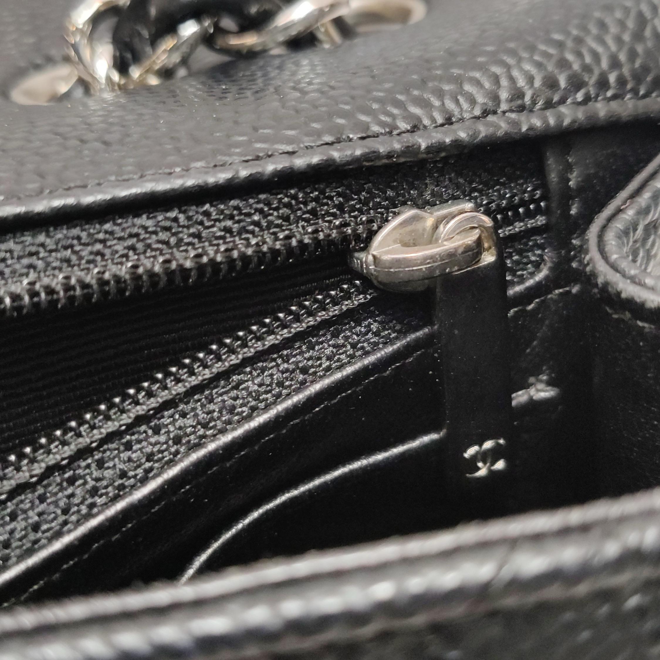 Chanel Classic Flap Jumbo Schwarzes Kaviar-Leder Einzelklappe Silberne Hardware 2006 im Angebot 8