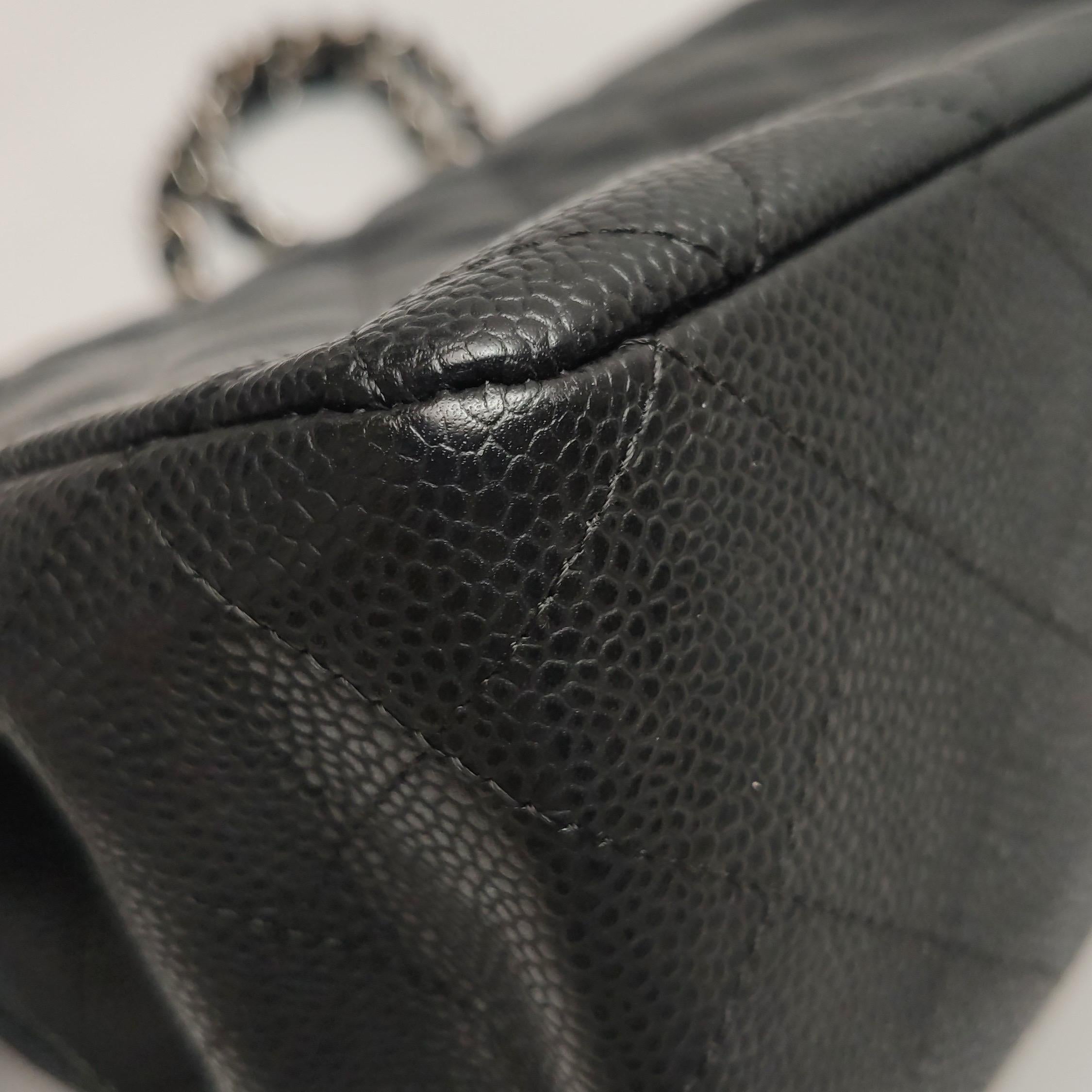 Chanel Classic Flap Jumbo Schwarzes Kaviar-Leder Einzelklappe Silberne Hardware 2006 im Angebot 10