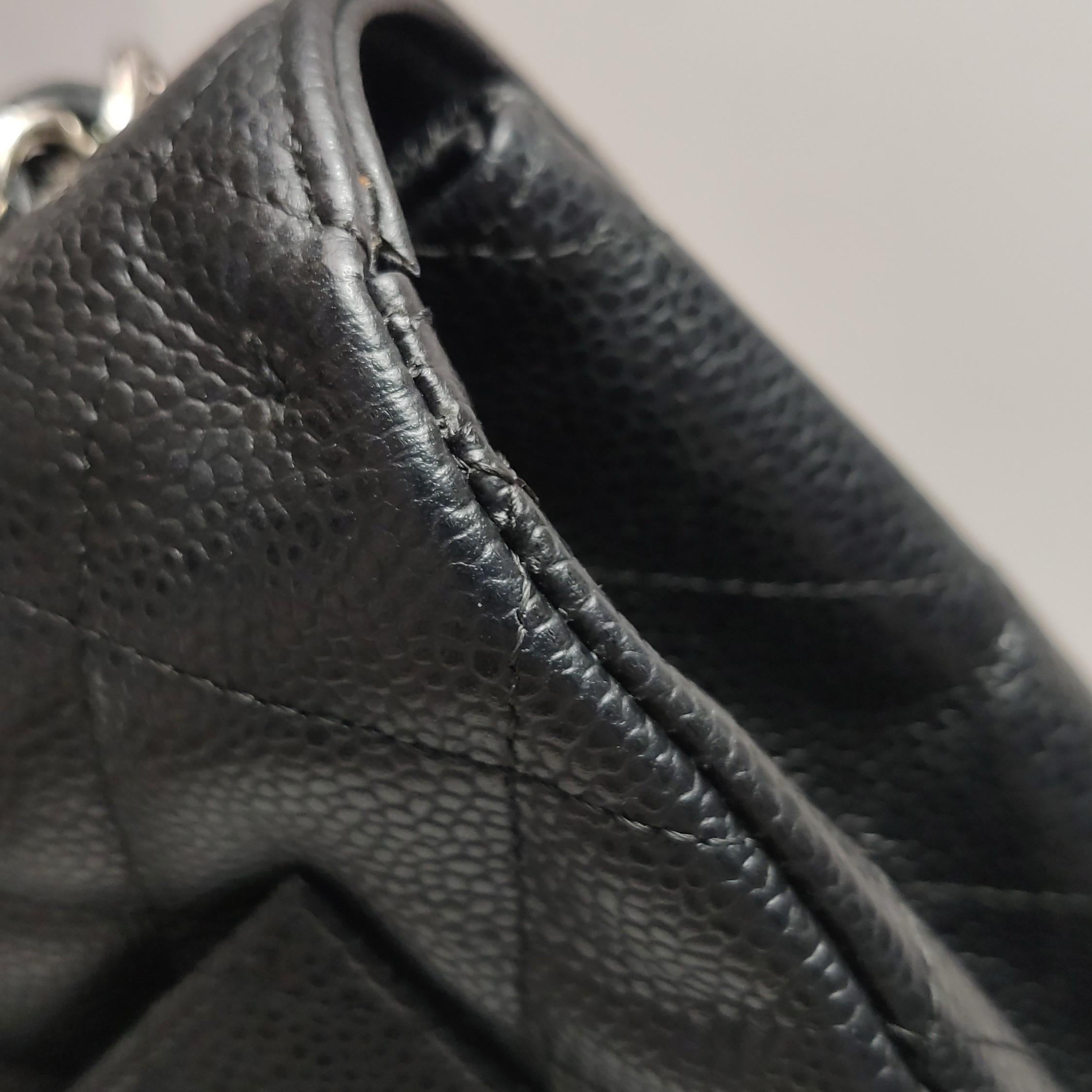 Chanel Classic Flap Jumbo Schwarzes Kaviar-Leder Einzelklappe Silberne Hardware 2006 im Angebot 11