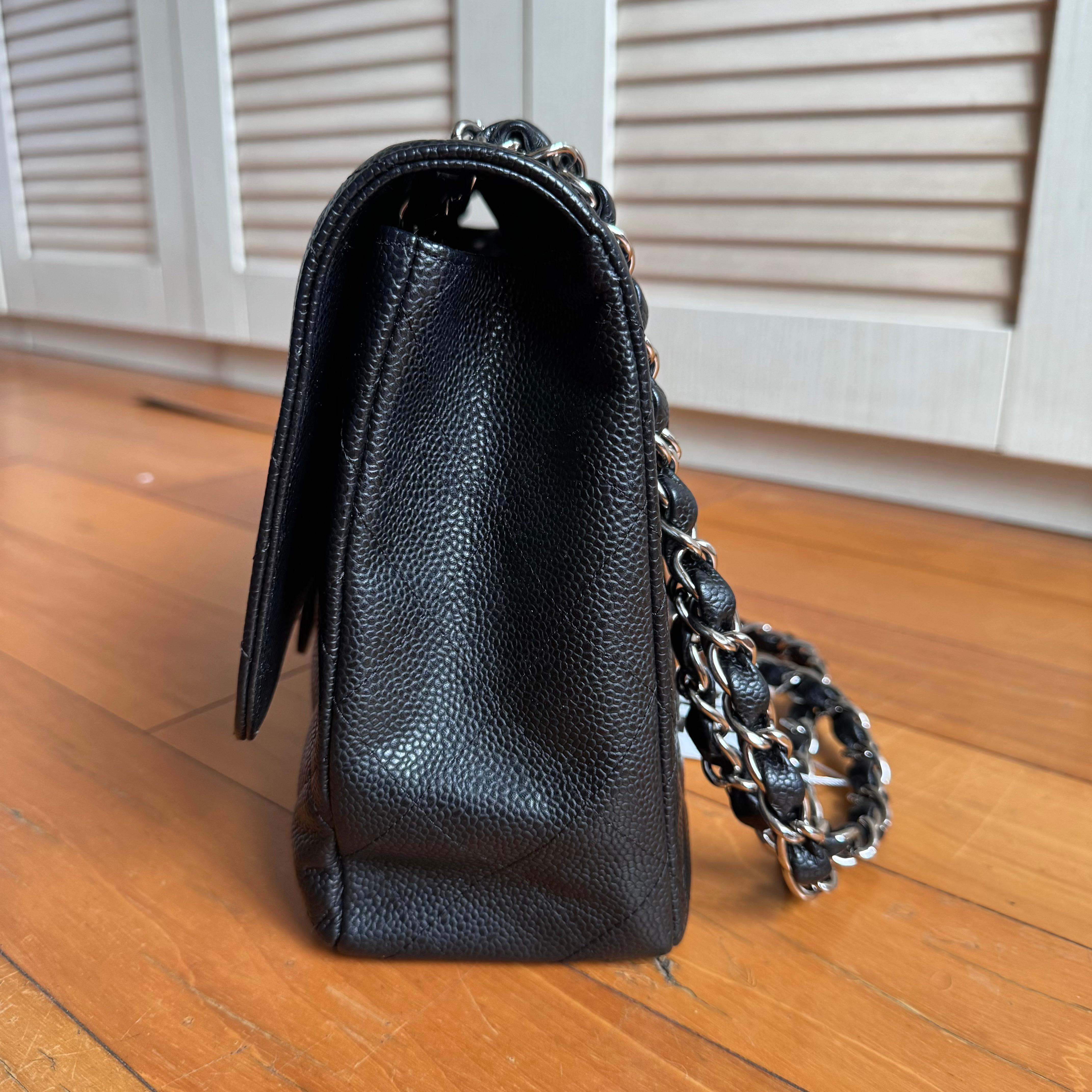 Noir Chanel Classic Leather Jumbo Black Caviar Leather Single Flap Silver Hardware 2006 en vente