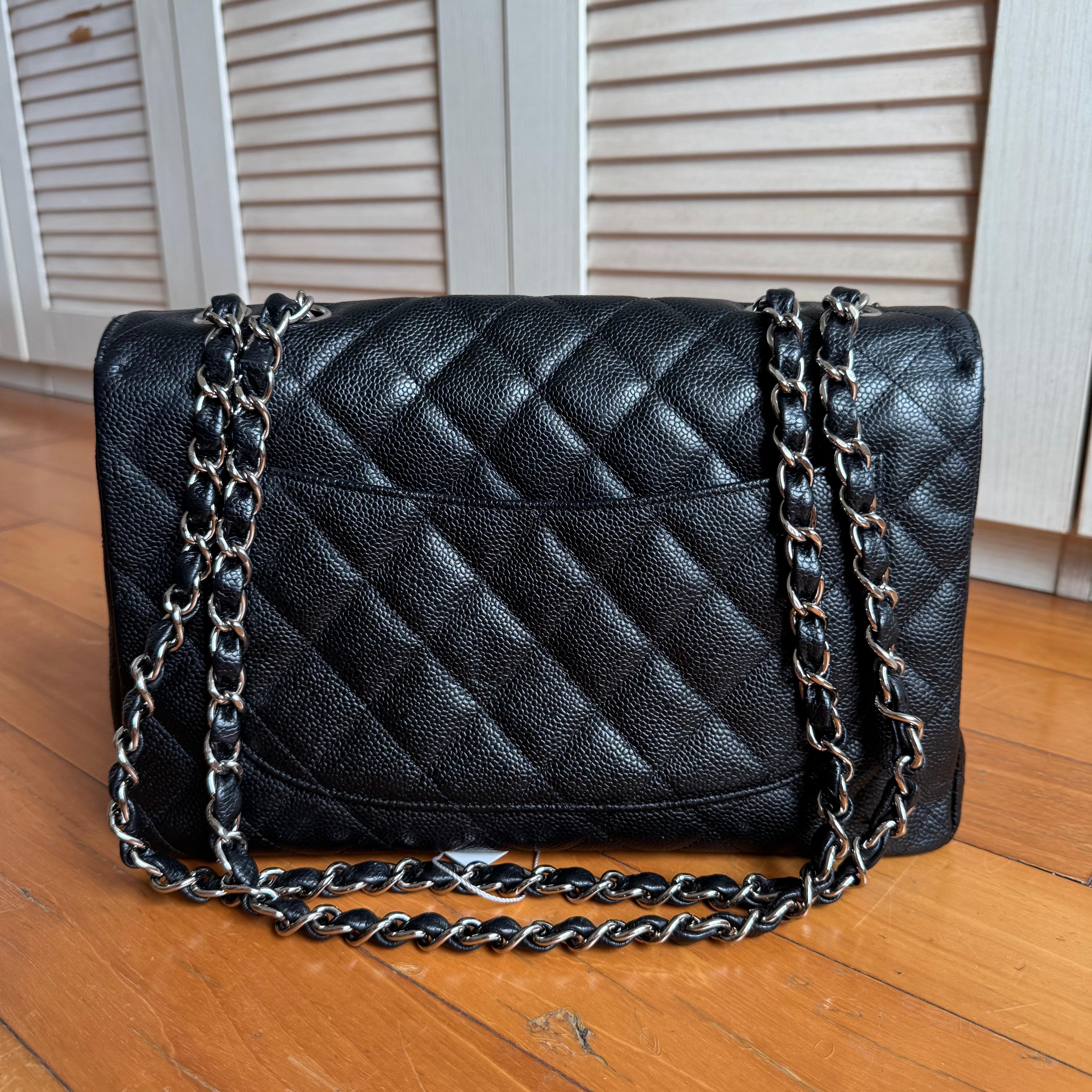 Chanel Classic Leather Jumbo Black Caviar Leather Single Flap Silver Hardware 2006 Bon état - En vente à AUBERVILLIERS, FR