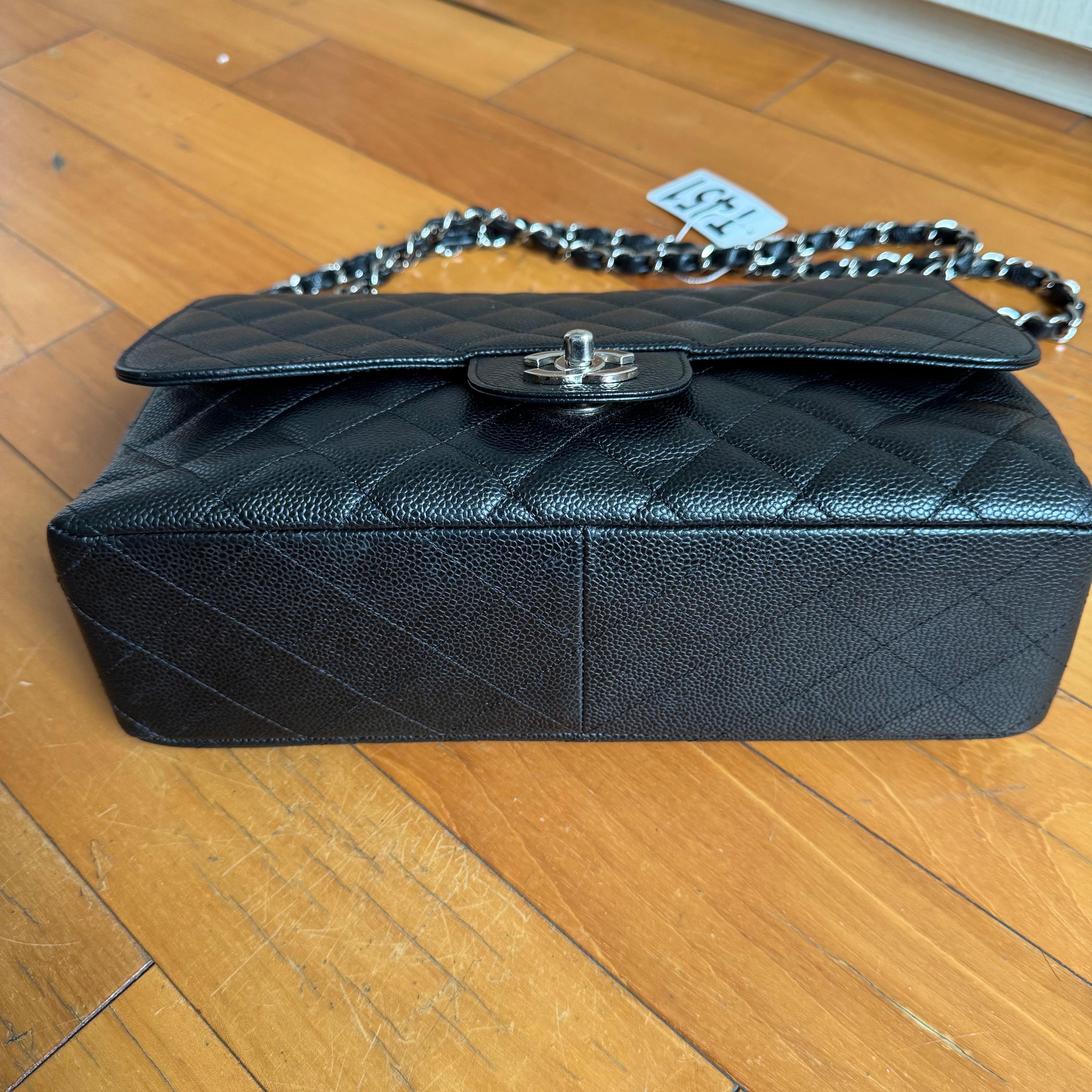 Chanel Classic Leather Jumbo Black Caviar Leather Single Flap Silver Hardware 2006 Pour femmes en vente