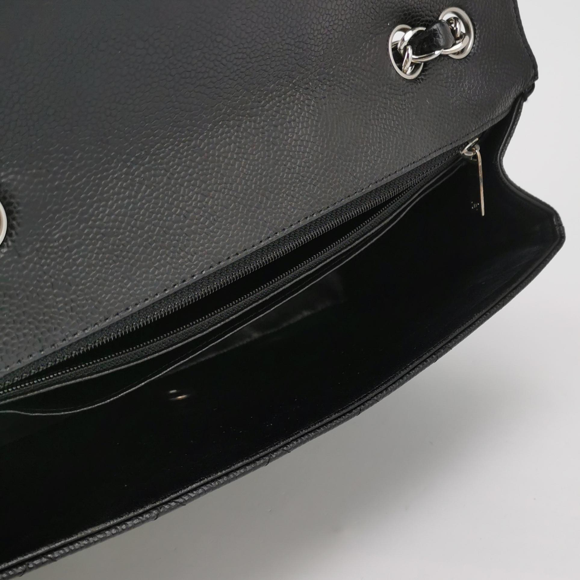 Chanel Classic Flap Jumbo Schwarzes Kaviar-Leder Einzelklappe Silberne Hardware 2006 im Angebot 3