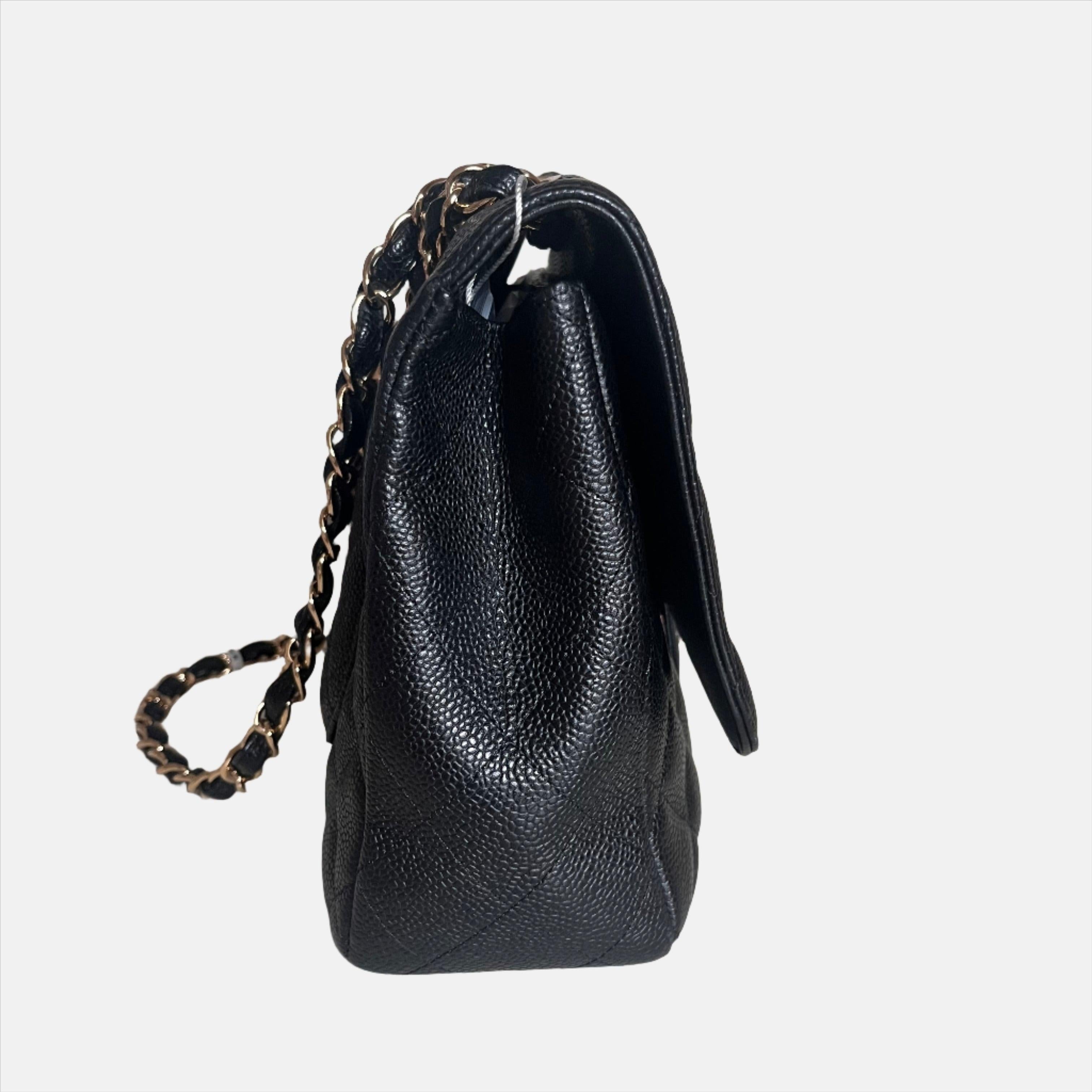 Chanel Classic Flap Jumbo Black Caviar Leather Single Flap with Gold Hardware In Excellent Condition In AUBERVILLIERS, FR