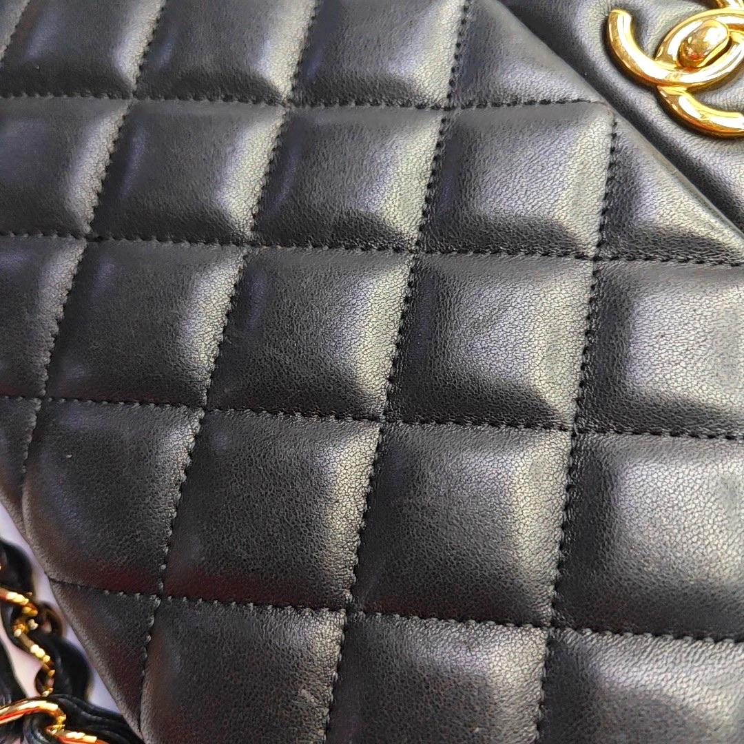 Chanel Classic Flap Jumbo Schwarzes Lammfell Leder Einzelne Klappe Gold Hardware 2009 im Angebot 7