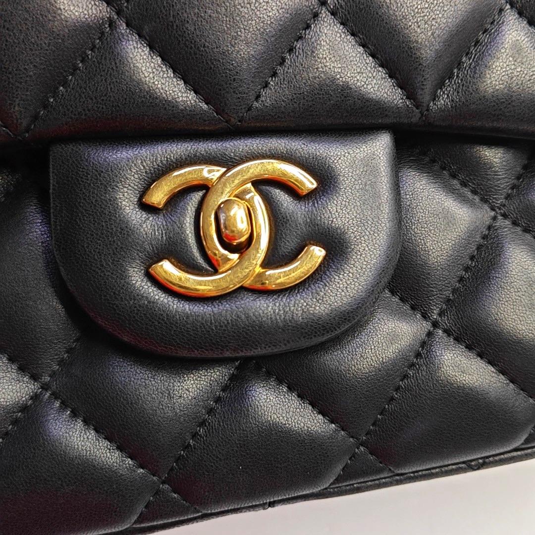Chanel Classic Flap Jumbo Schwarzes Lammfell Leder Einzelne Klappe Gold Hardware 2009 im Angebot 8