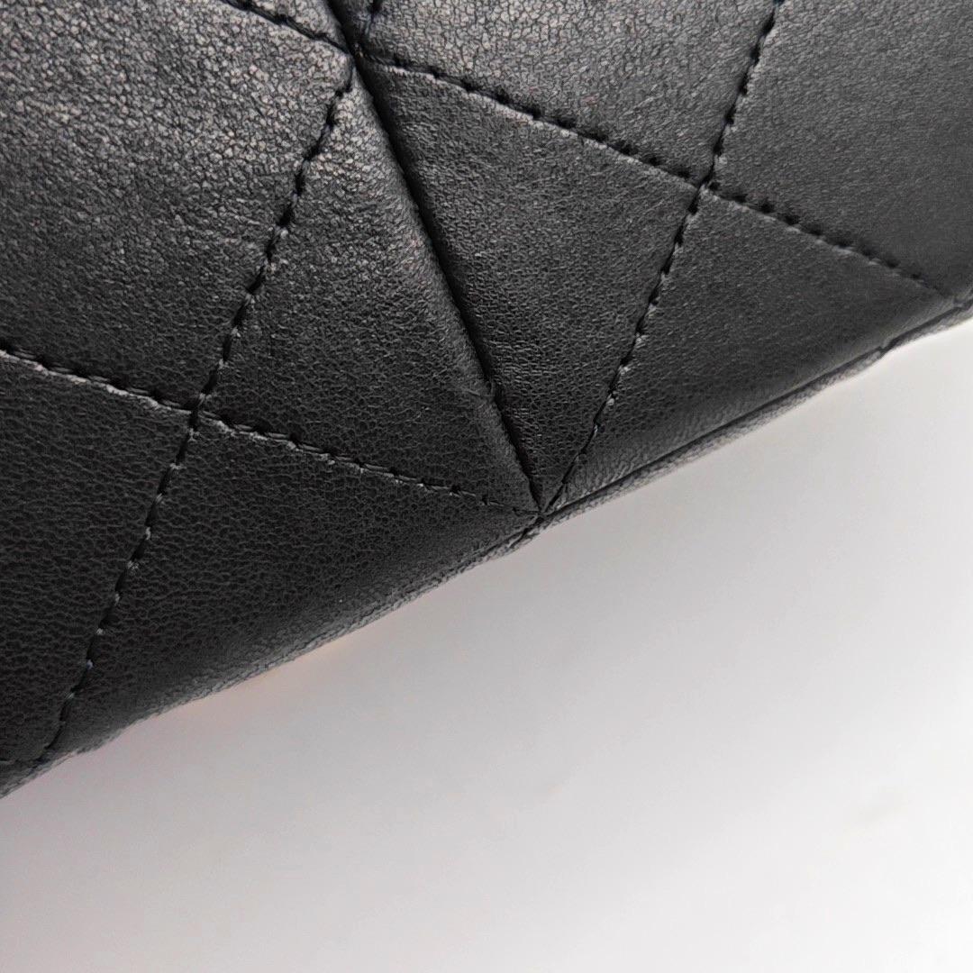 Chanel Classic Flap Jumbo Schwarzes Lammfell Leder Einzelne Klappe Gold Hardware 2009 im Angebot 11